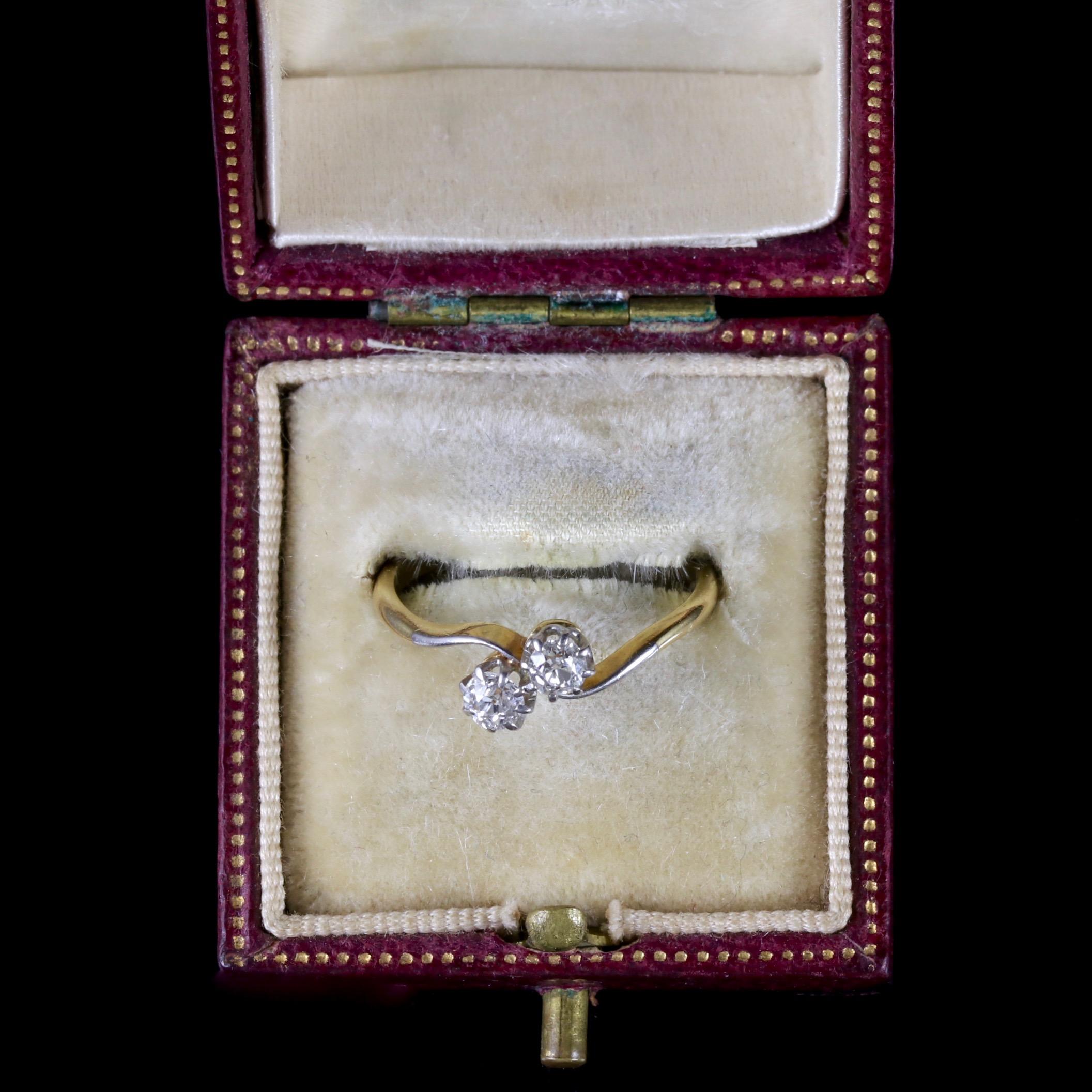 Antique Edwardian Diamond Twist Ring 18 Carat Platinum, circa 1910 For Sale 2