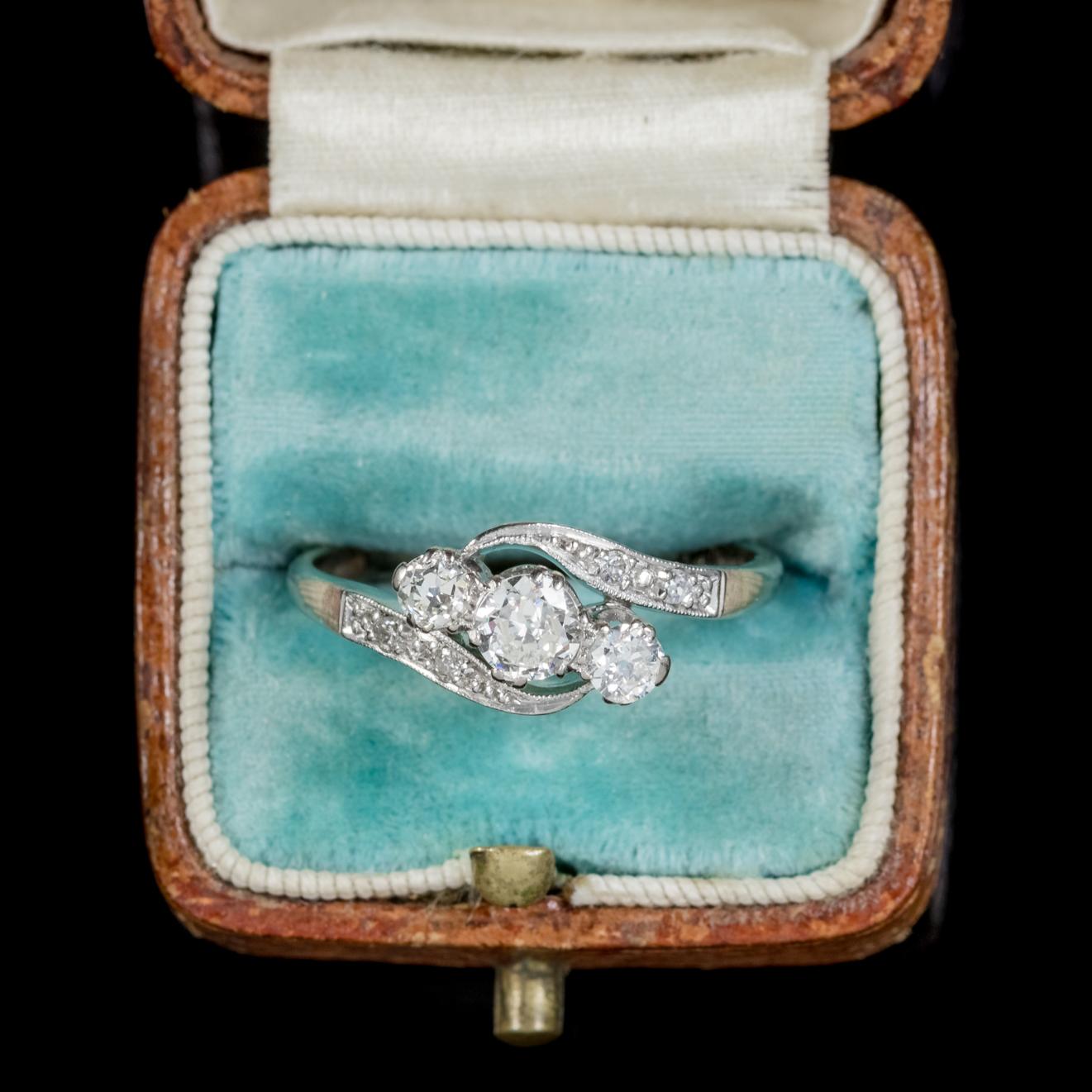 Antique Edwardian Diamond Twist Trilogy Ring 18 Carat Gold Platinum, circa 1915 2