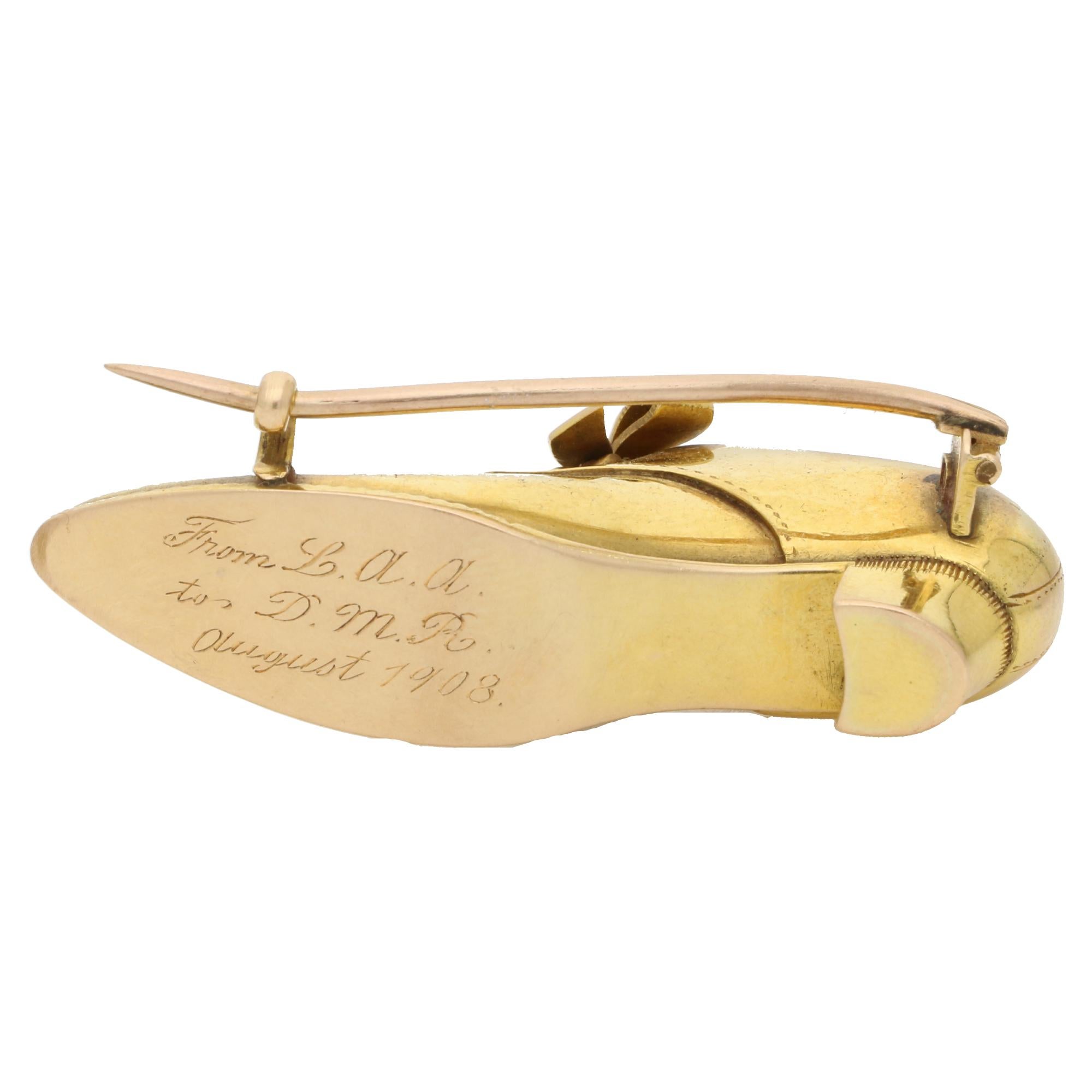 Antique Edwardian Dress Shoe Brooch in 9k Yellow Gold In Excellent Condition For Sale In London, GB