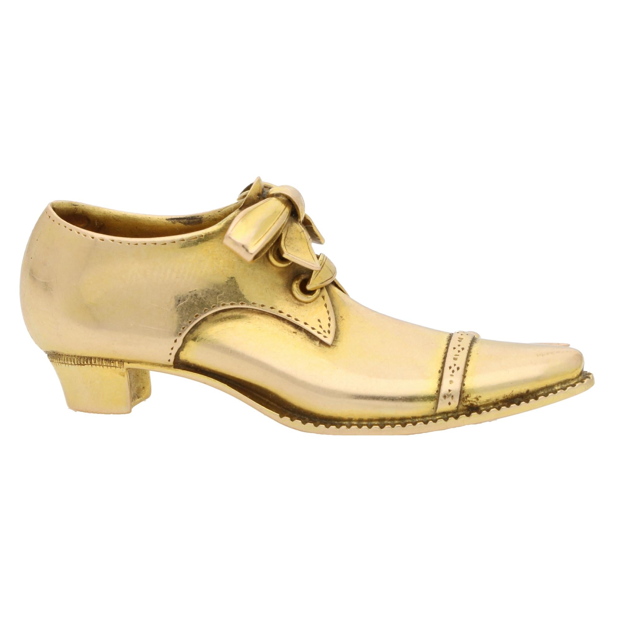 Women's or Men's Antique Edwardian Dress Shoe Brooch in 9k Yellow Gold For Sale