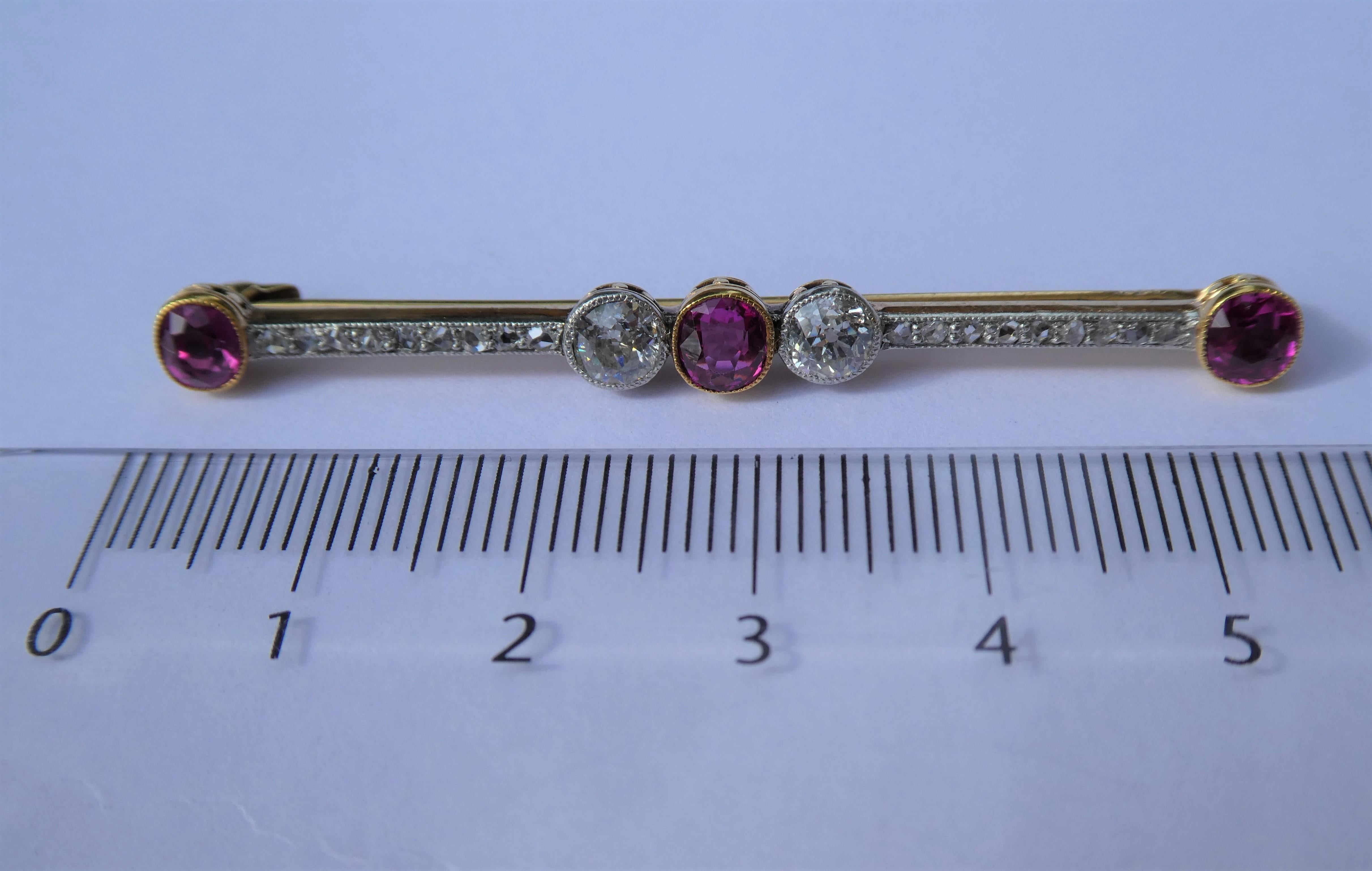 Antique Edwardian Dutch Ruby Diamond 18 Karat Rose Gold Platinum Bar Pin Brooch For Sale 1