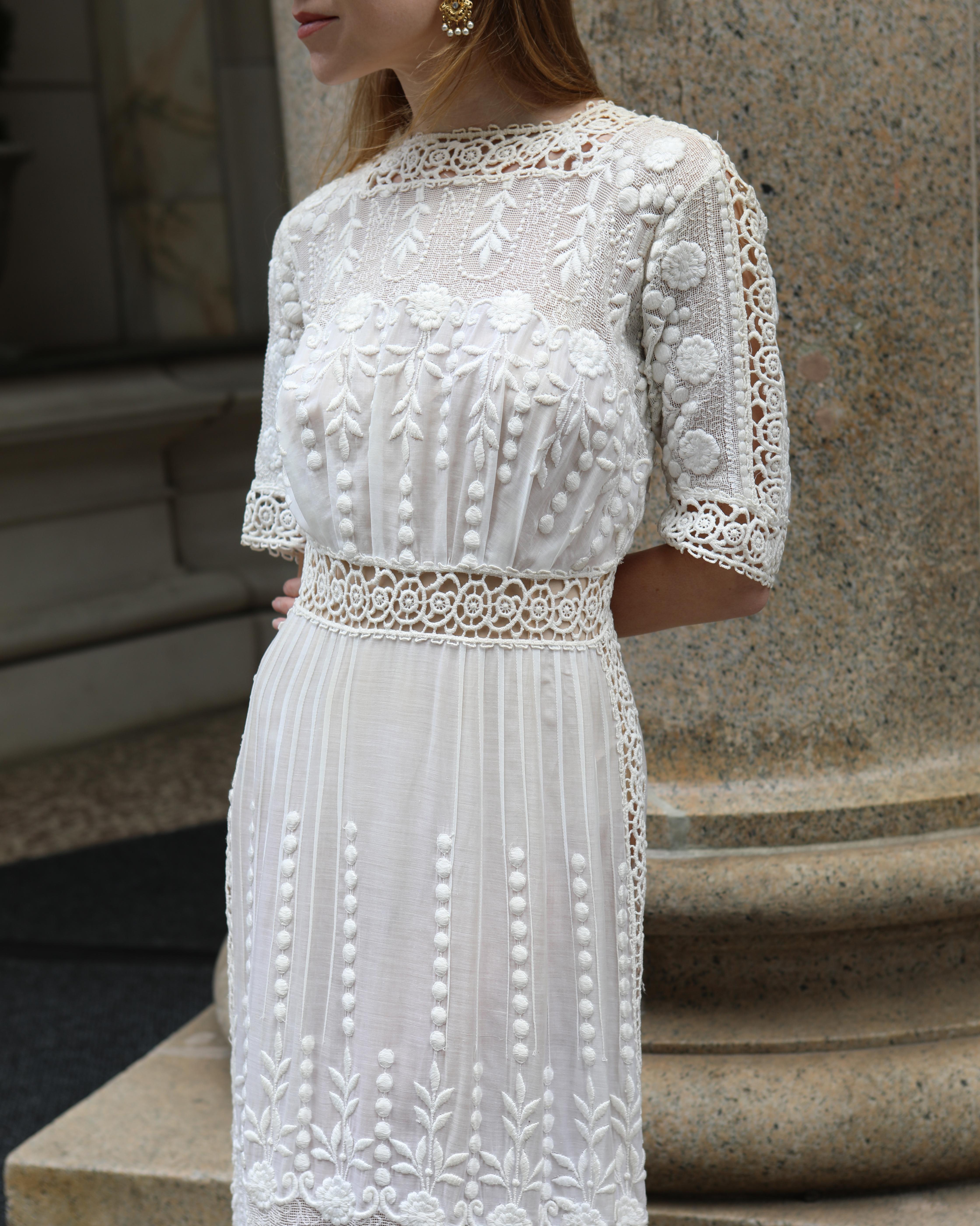 Antique Edwardian Embroidered Ivory Lace Dress In Good Condition For Sale In New York, NY
