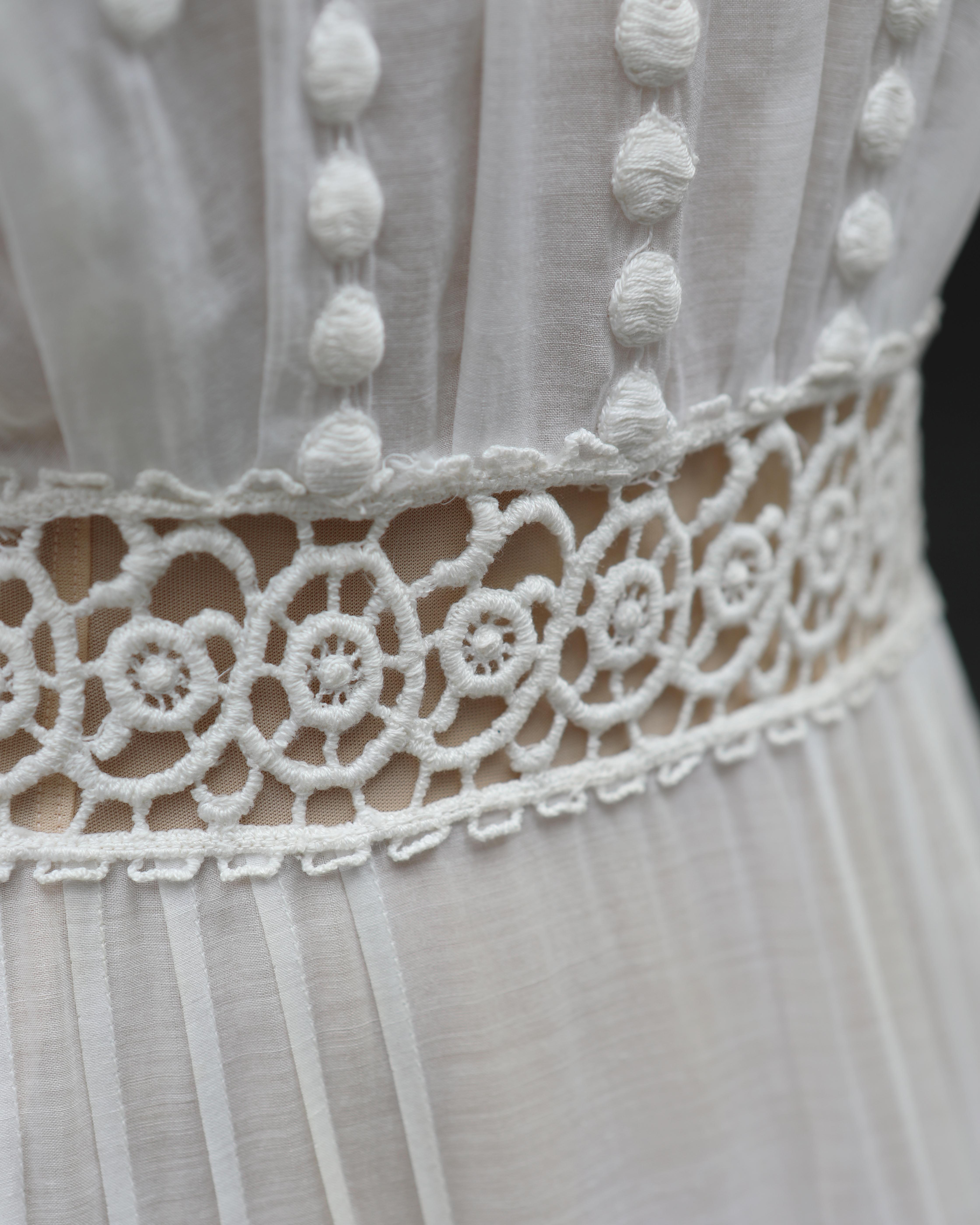 Antique Edwardian Embroidered Ivory Lace Dress For Sale 3