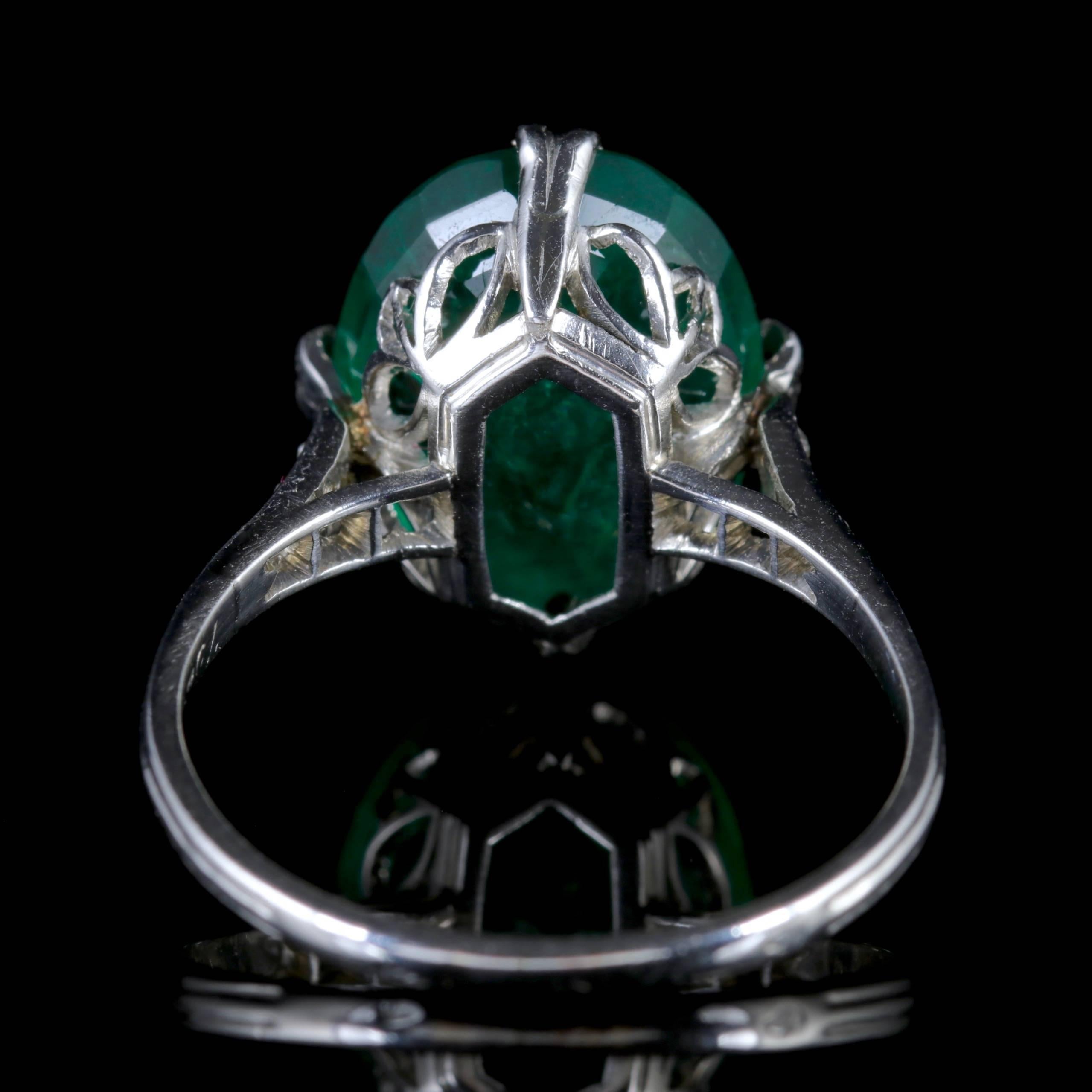 Antique Edwardian Emerald Diamond Ring Platinum, circa 1910 In Excellent Condition In Lancaster, Lancashire