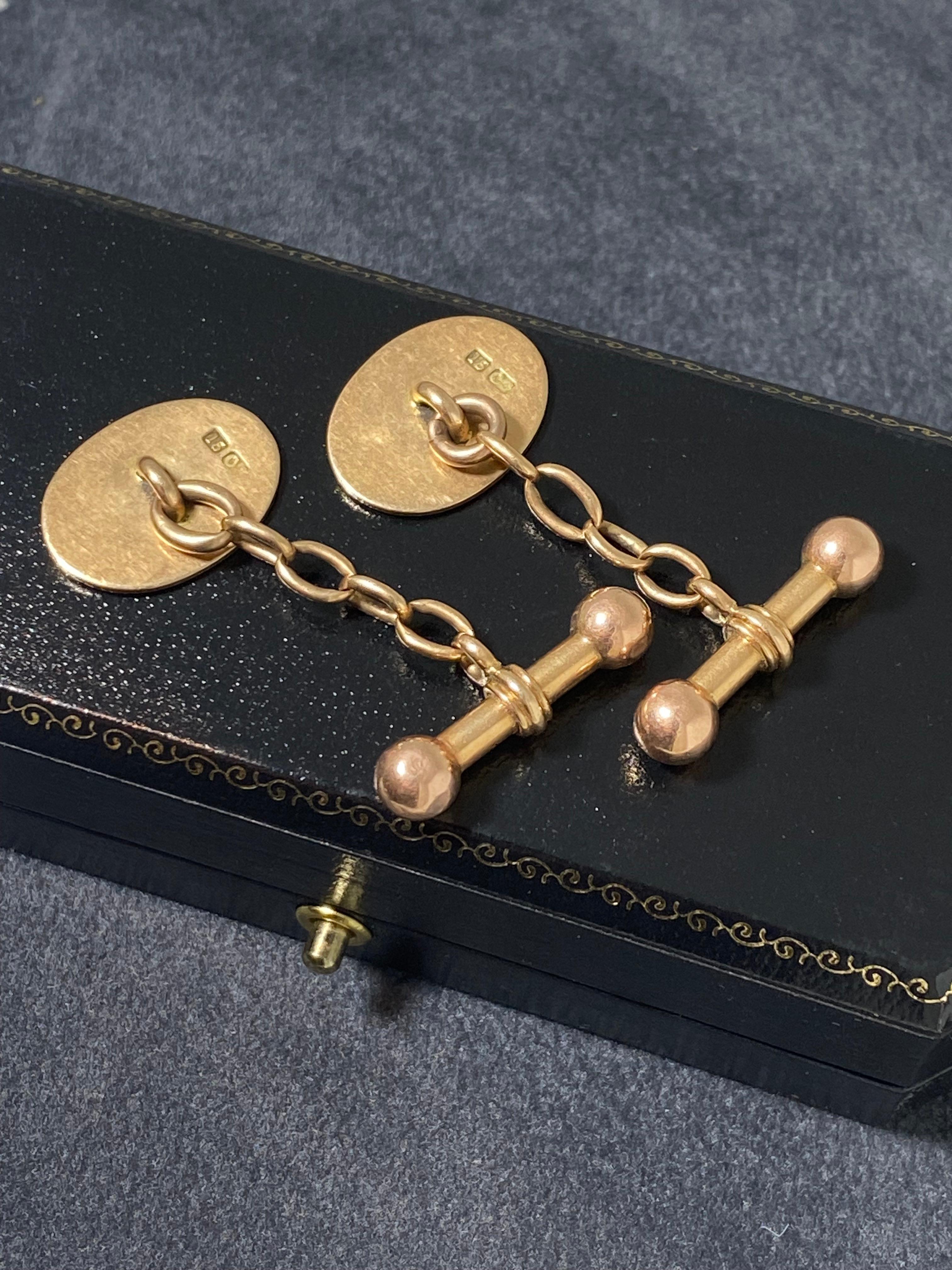 Boutons de manchette anciens en or rose 15 carats de l'époque édouardienne, faits à la main, représentant des scènes de courses de chevaux en vente 2