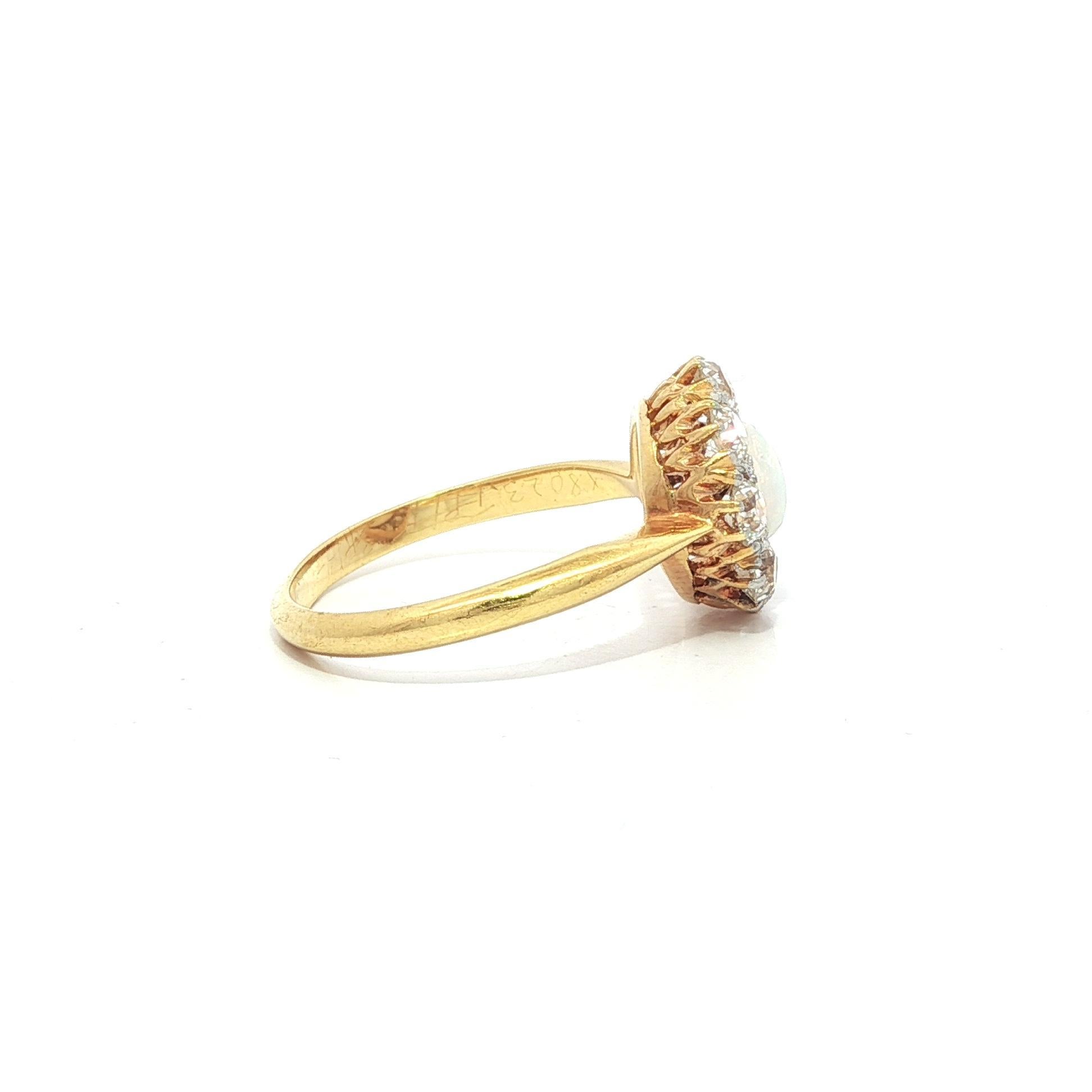 Antico anello inglese edoardiano in oro 18k e platino con opale antico e diamanti a grappolo in vendita 1