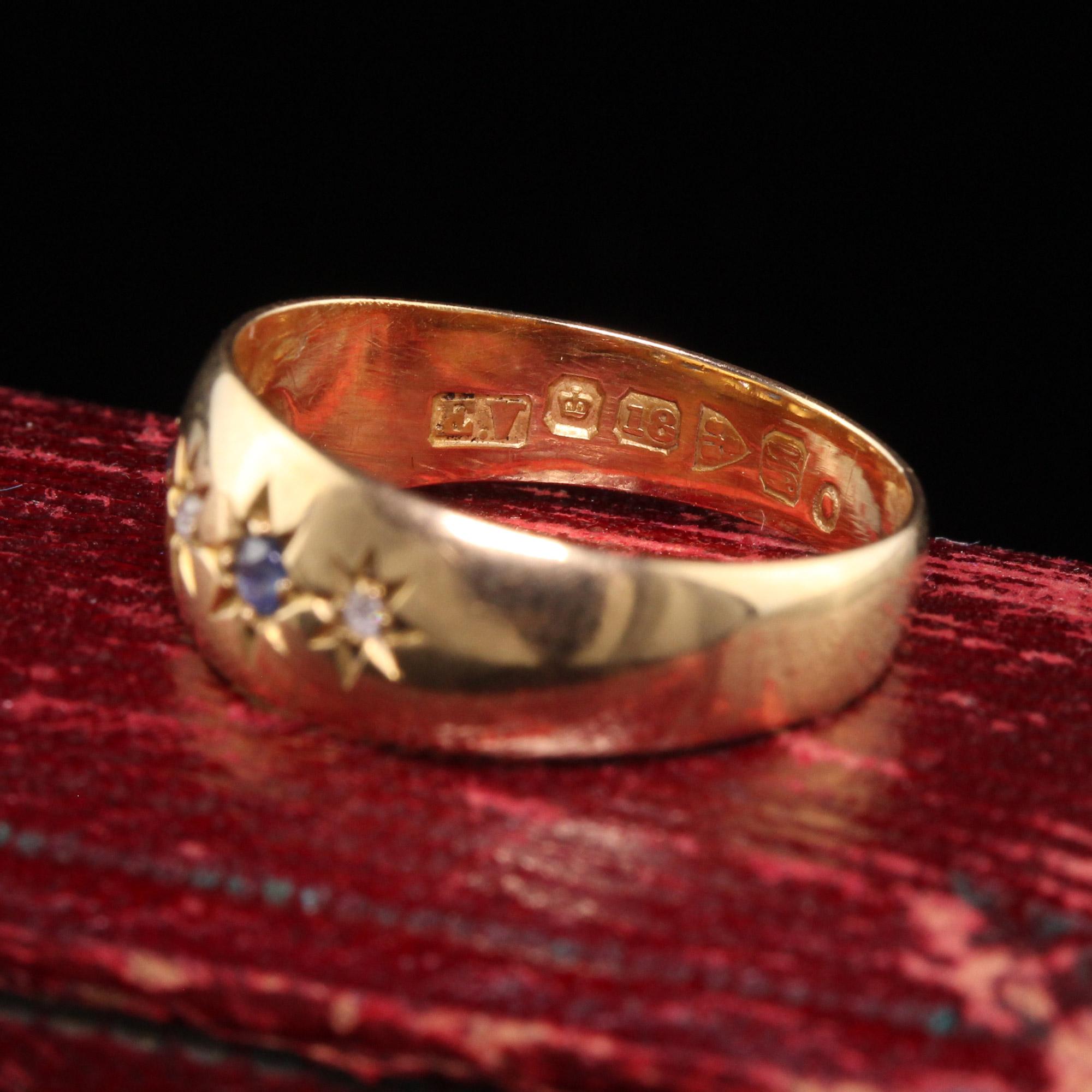Antiker edwardianischer englischer Ring aus 18 Karat Gelbgold mit Diamanten und Saphiren im alten Minenschliff (Edwardian)