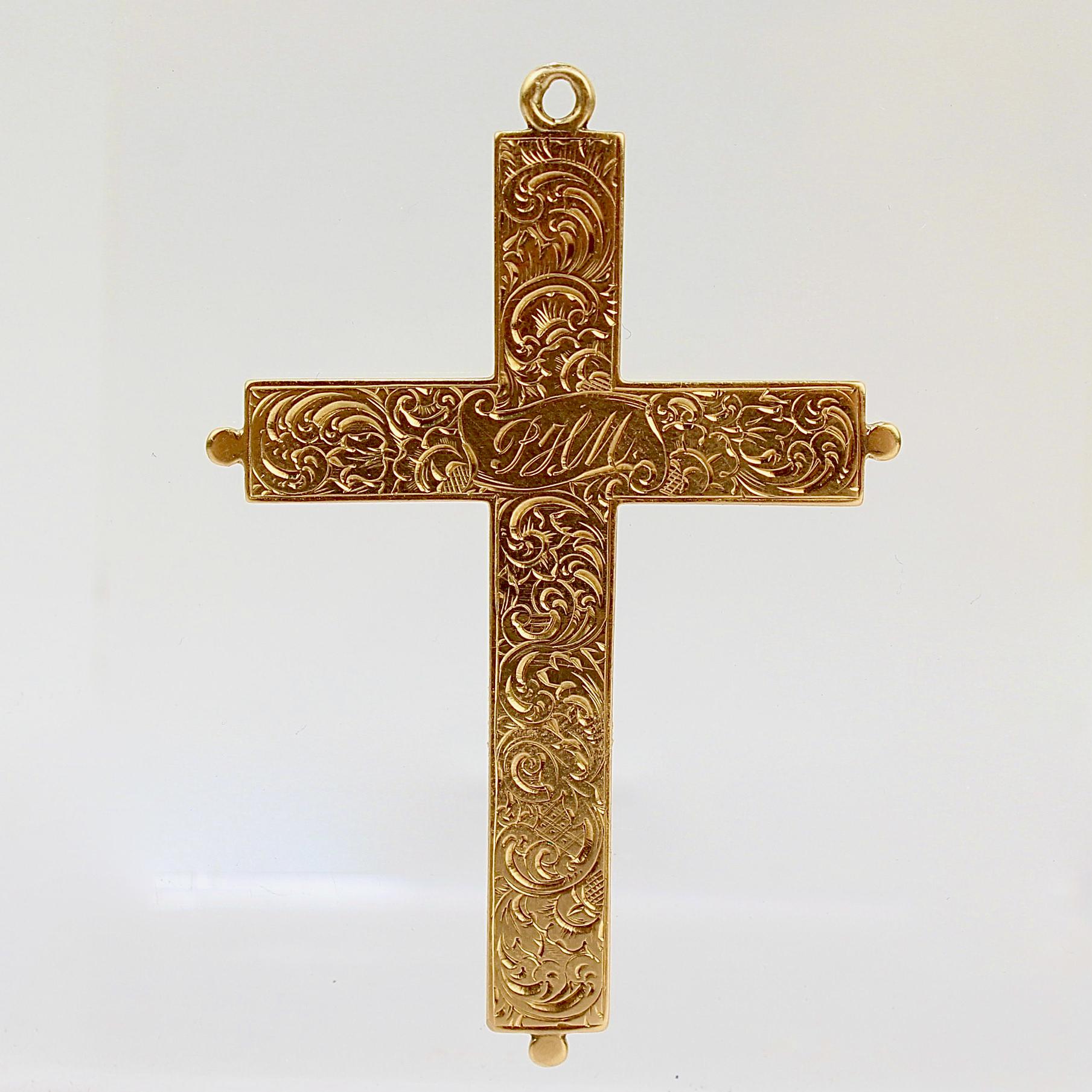 Édouardien Pendentif croix ou crucifix édouardien ancien gravé en or 14 carats en vente