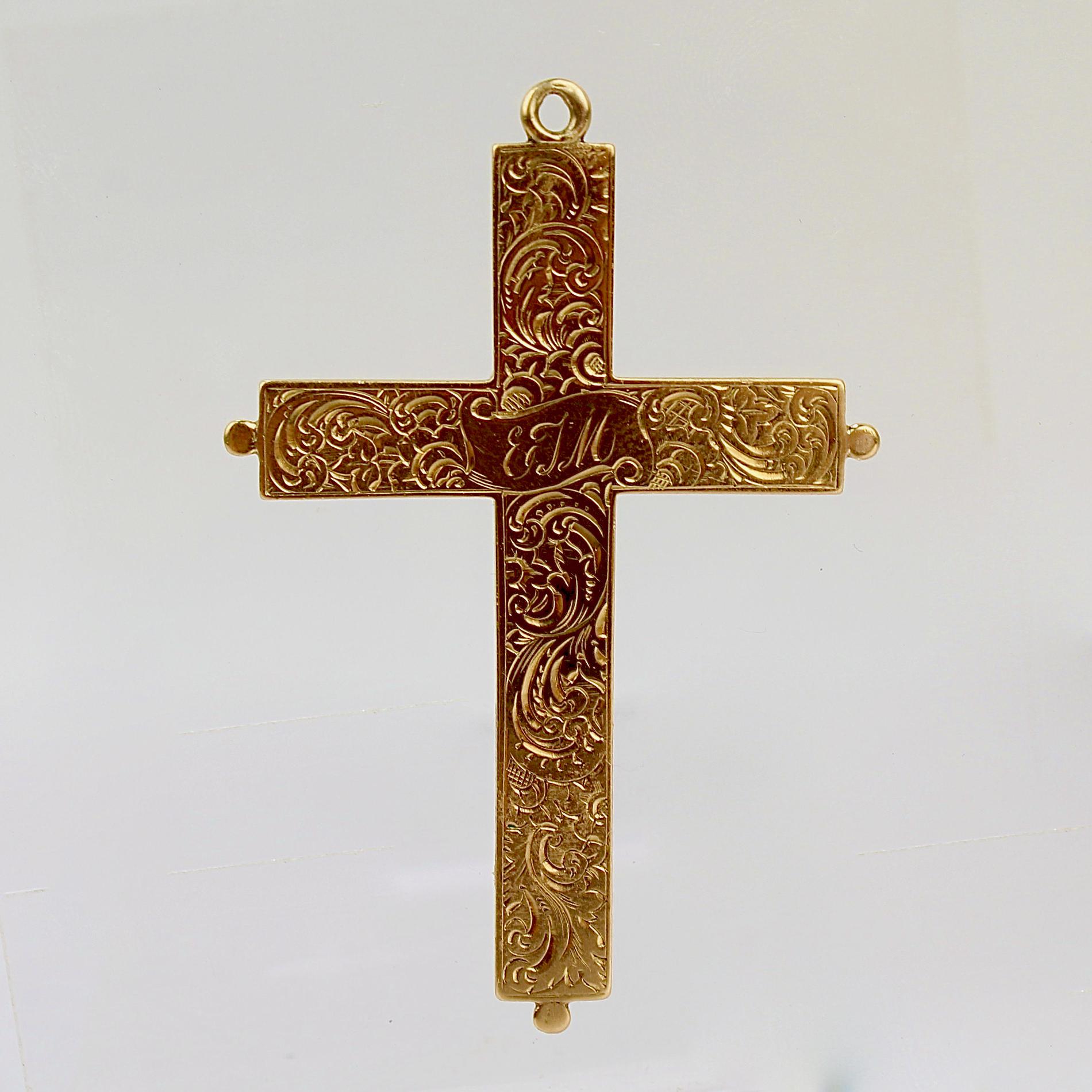 Pendentif croix ou crucifix édouardien ancien gravé en or 14 carats Pour femmes en vente