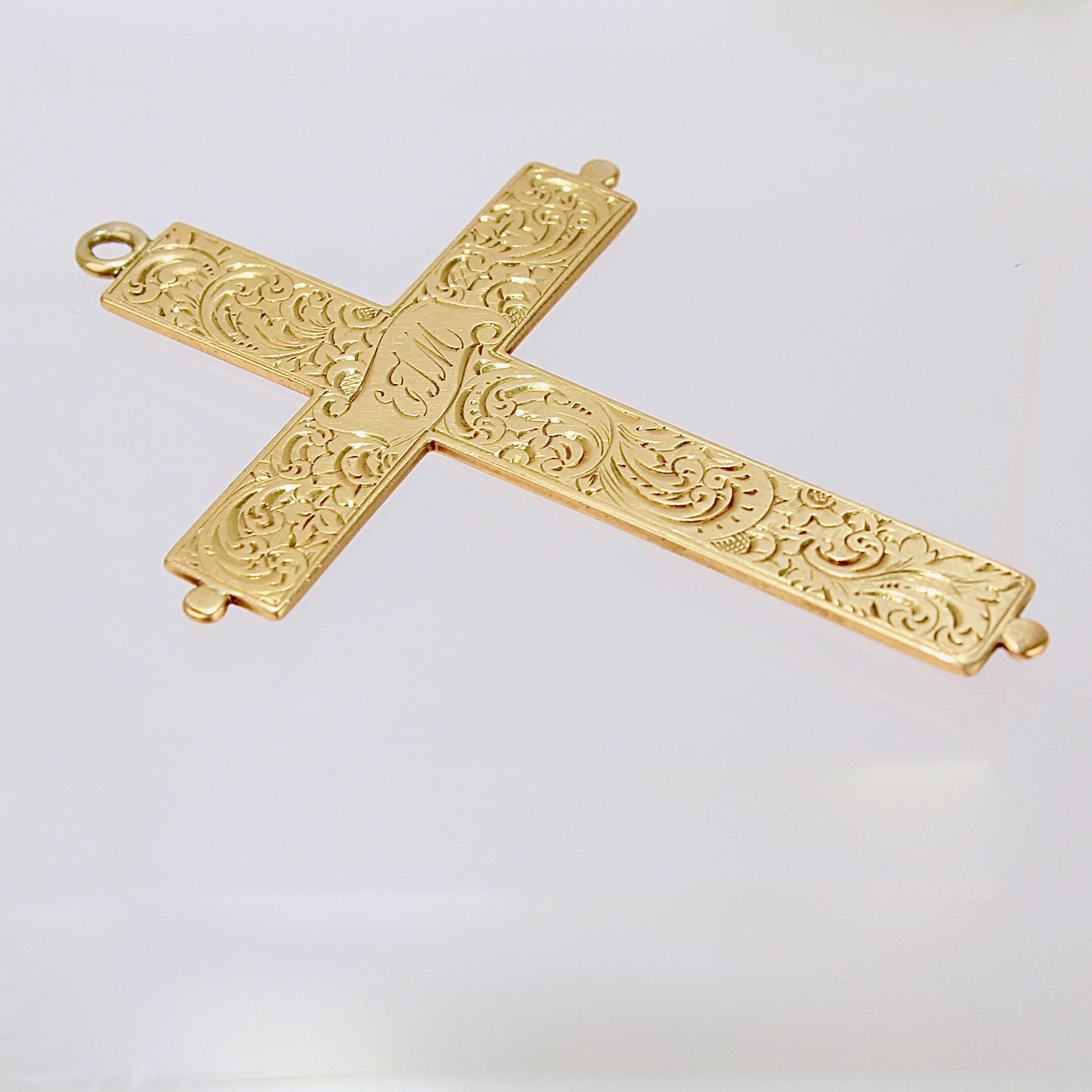 Pendentif croix ou crucifix édouardien ancien gravé en or 14 carats en vente 1