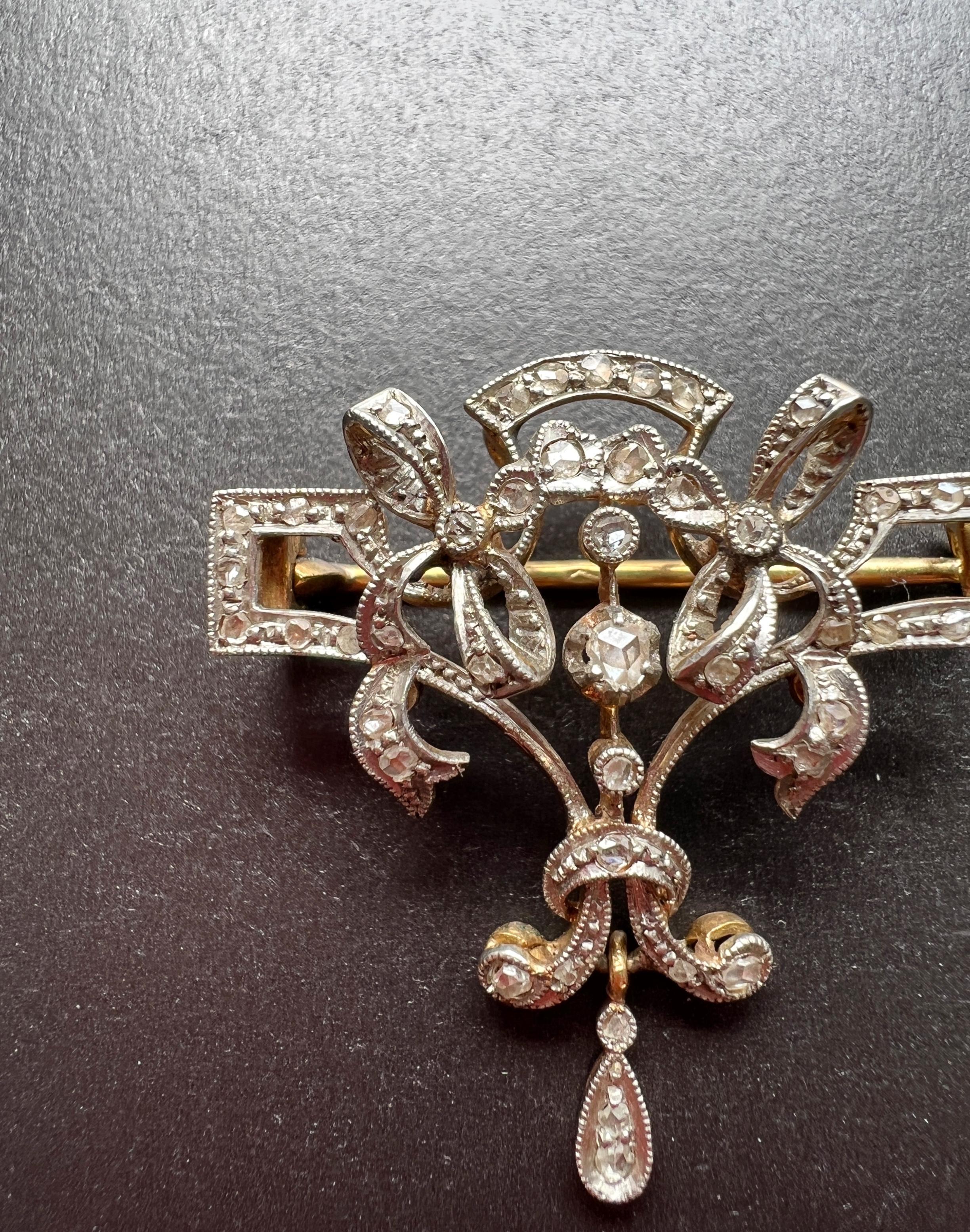 Antique Edwardian Era 18k Gold Platinum Diamond Ribbon Bows Brooch Pendant In Good Condition For Sale In Versailles, FR