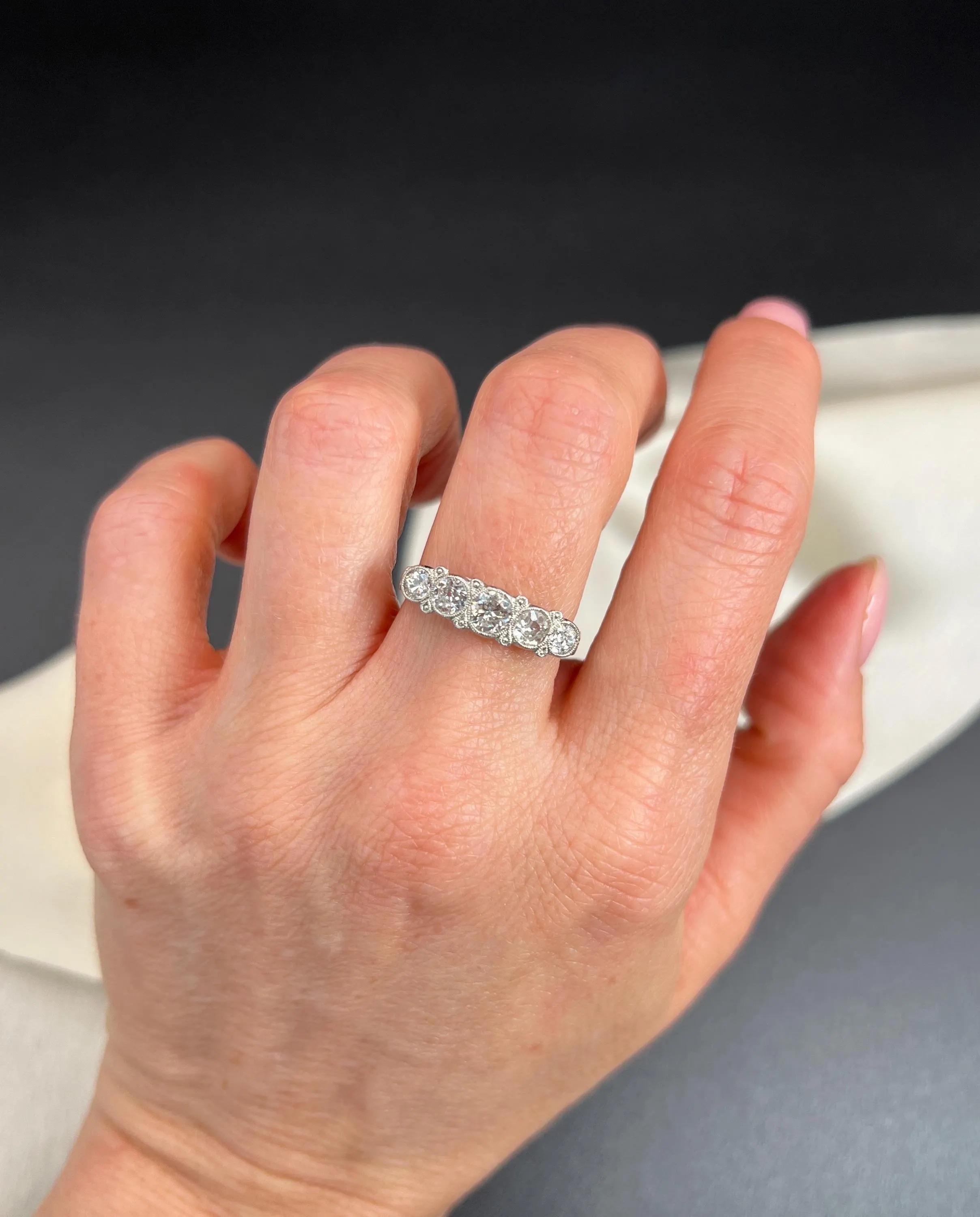 Antiguo anillo de compromiso de diamantes en platino de 5 piedras de la época eduardiana en Bueno estado para la venta en Brighton, GB