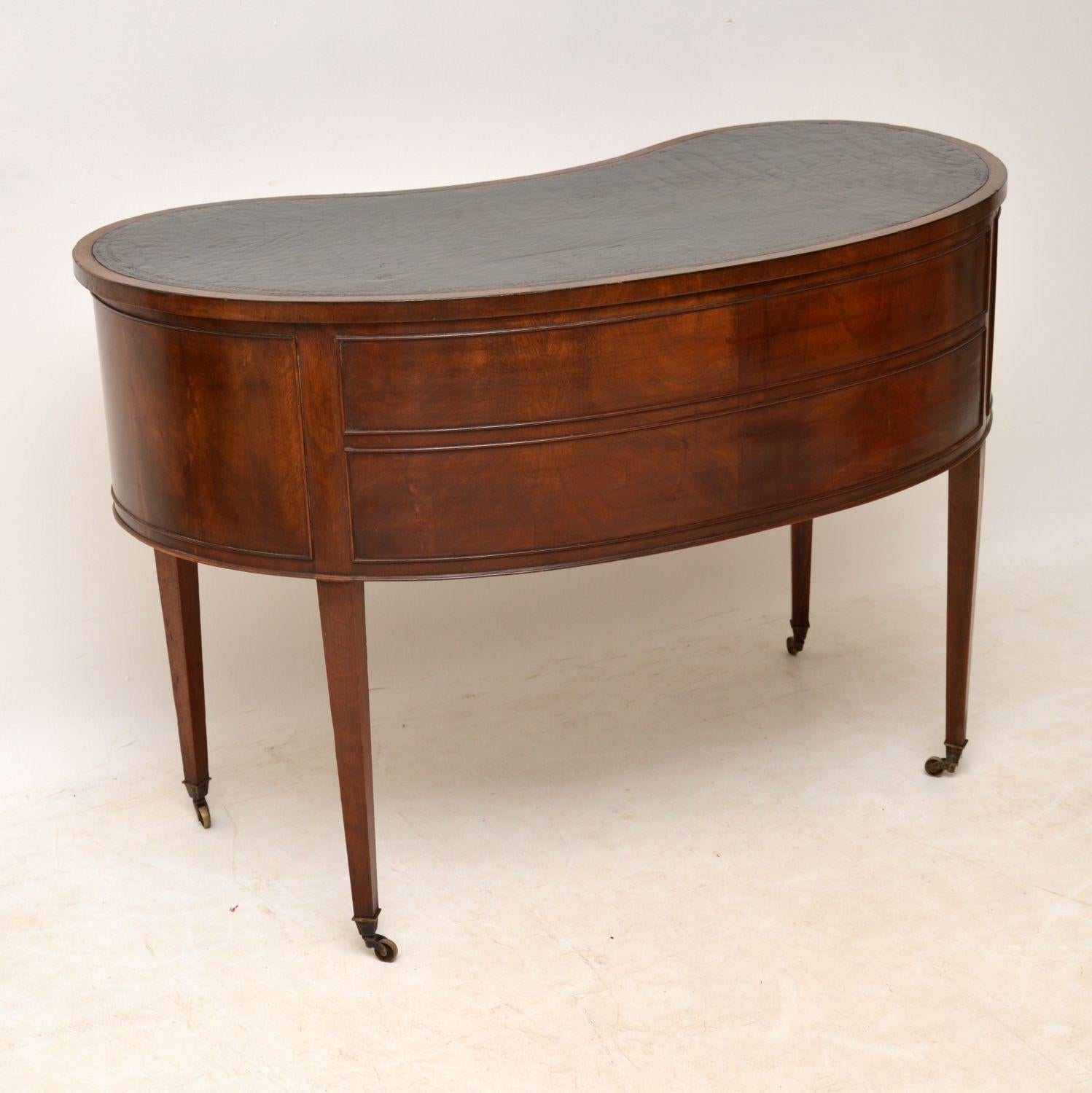 Antique Edwardian mahogany kidney shaped leather top desk in very good original condition and dating to circa 1900-1910 period. It’s very fine quality and is free standing with panels on the back. The leather top is maybe original or has been on for