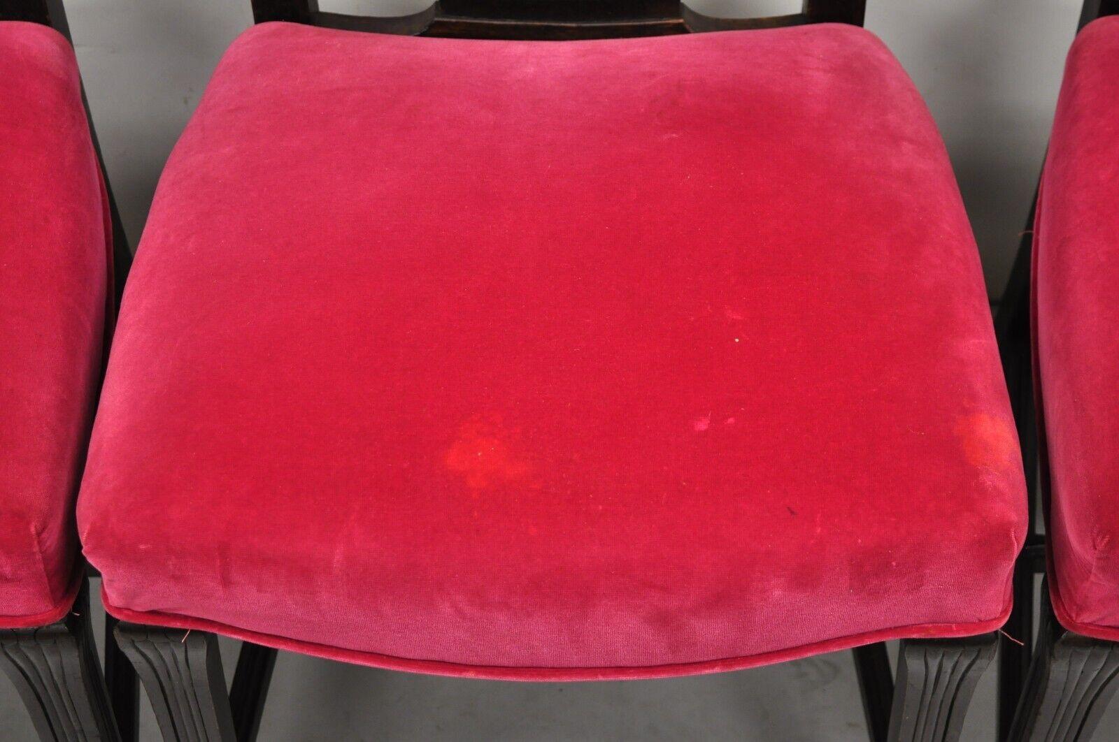 Antiche sedie da pranzo edoardiane con intagli floreali in mogano e mohair rosso - Set di 4 in vendita 1