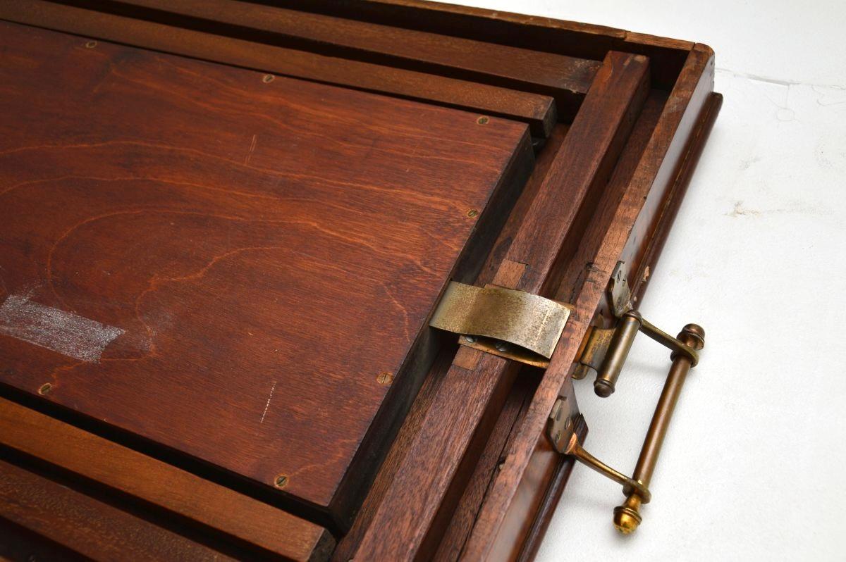 Bois Ancienne table basse pliante à plateau, de style édouardien en vente