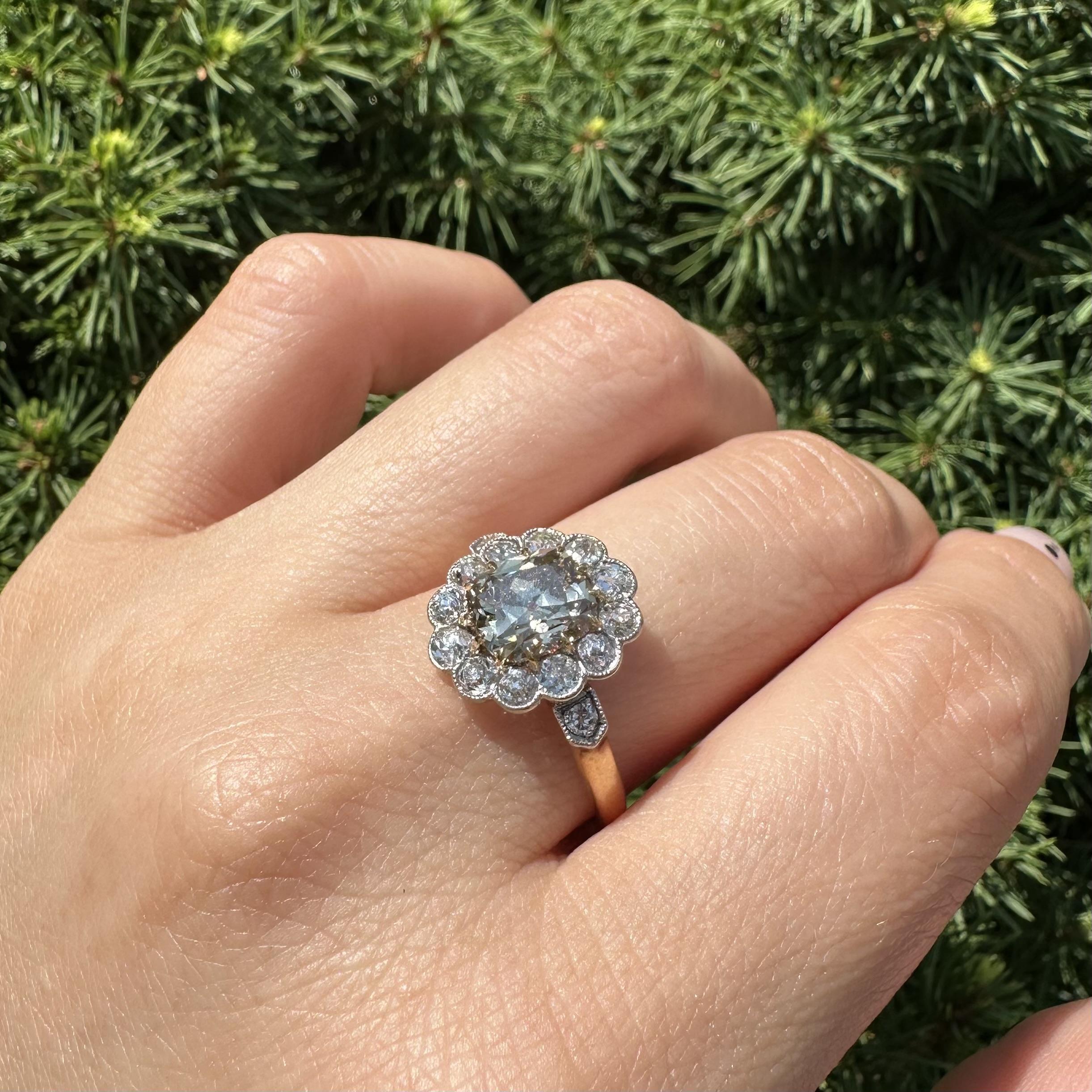 Antique French, oro 18k, platino, GIA, anello con diamanti di colore fantasia da 2,77 ct. in vendita 7