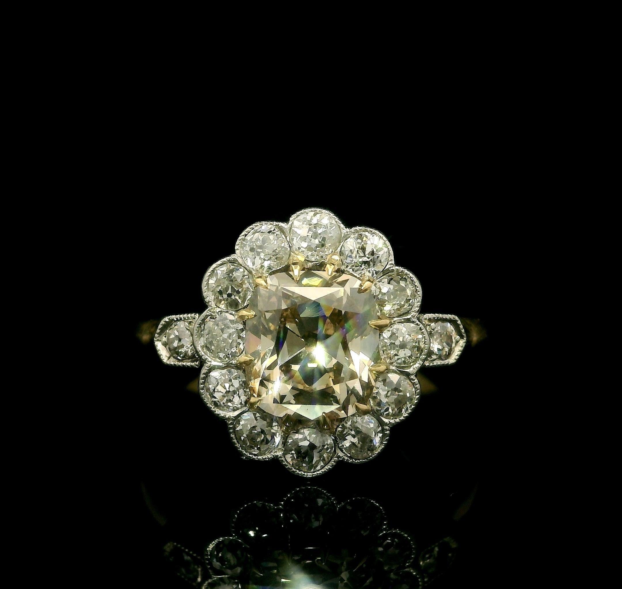 Antique French, oro 18k, platino, GIA, anello con diamanti di colore fantasia da 2,77 ct. in vendita 11