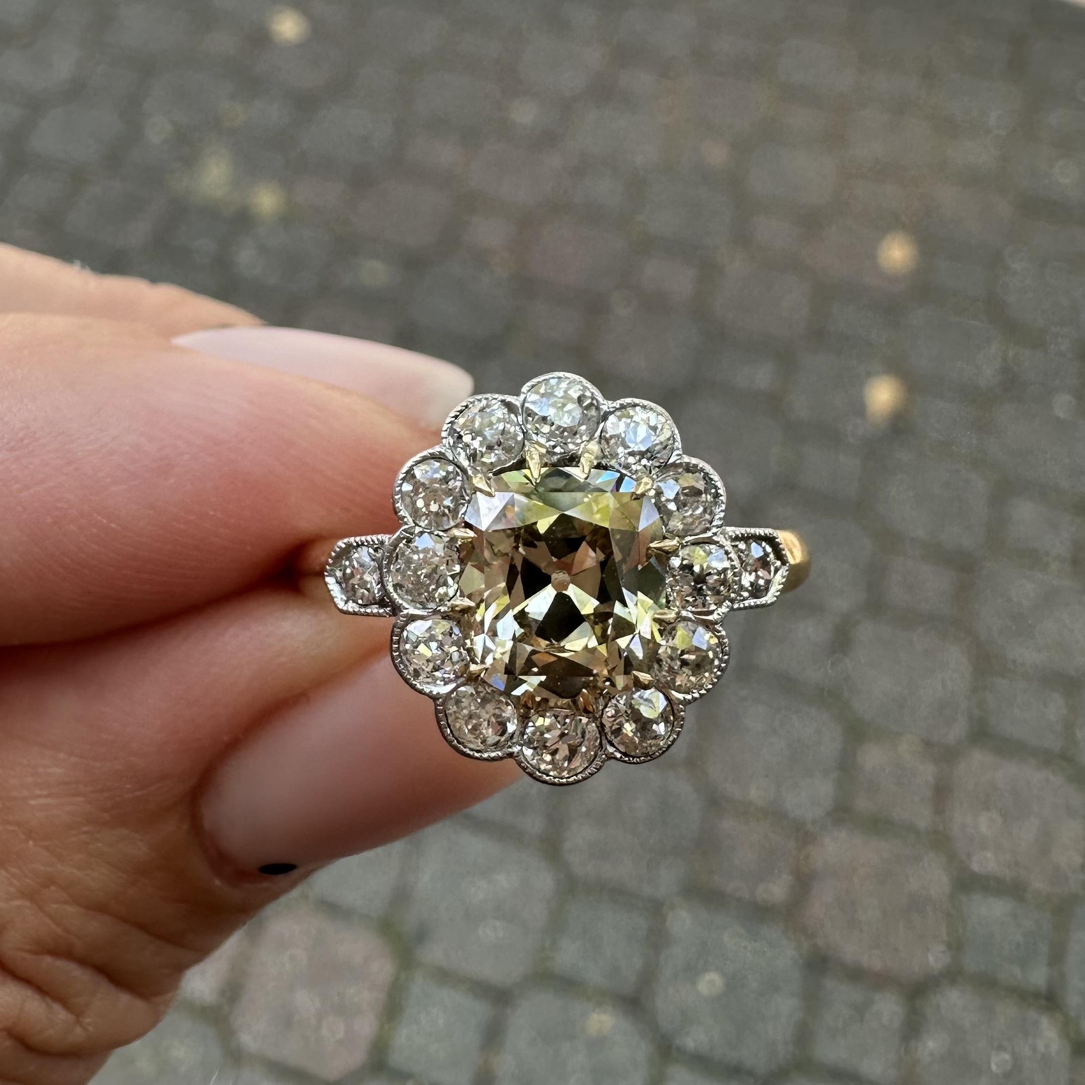 Antique French, oro 18k, platino, GIA, anello con diamanti di colore fantasia da 2,77 ct. in vendita 13