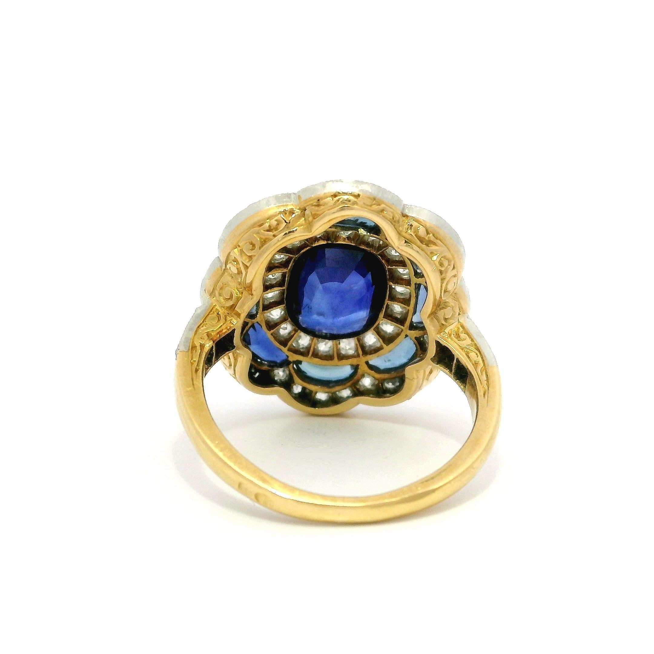 Taille coussin Antique French Edwardian en or 18k avec platine GIA 3.40ct saphir et diamant en vente