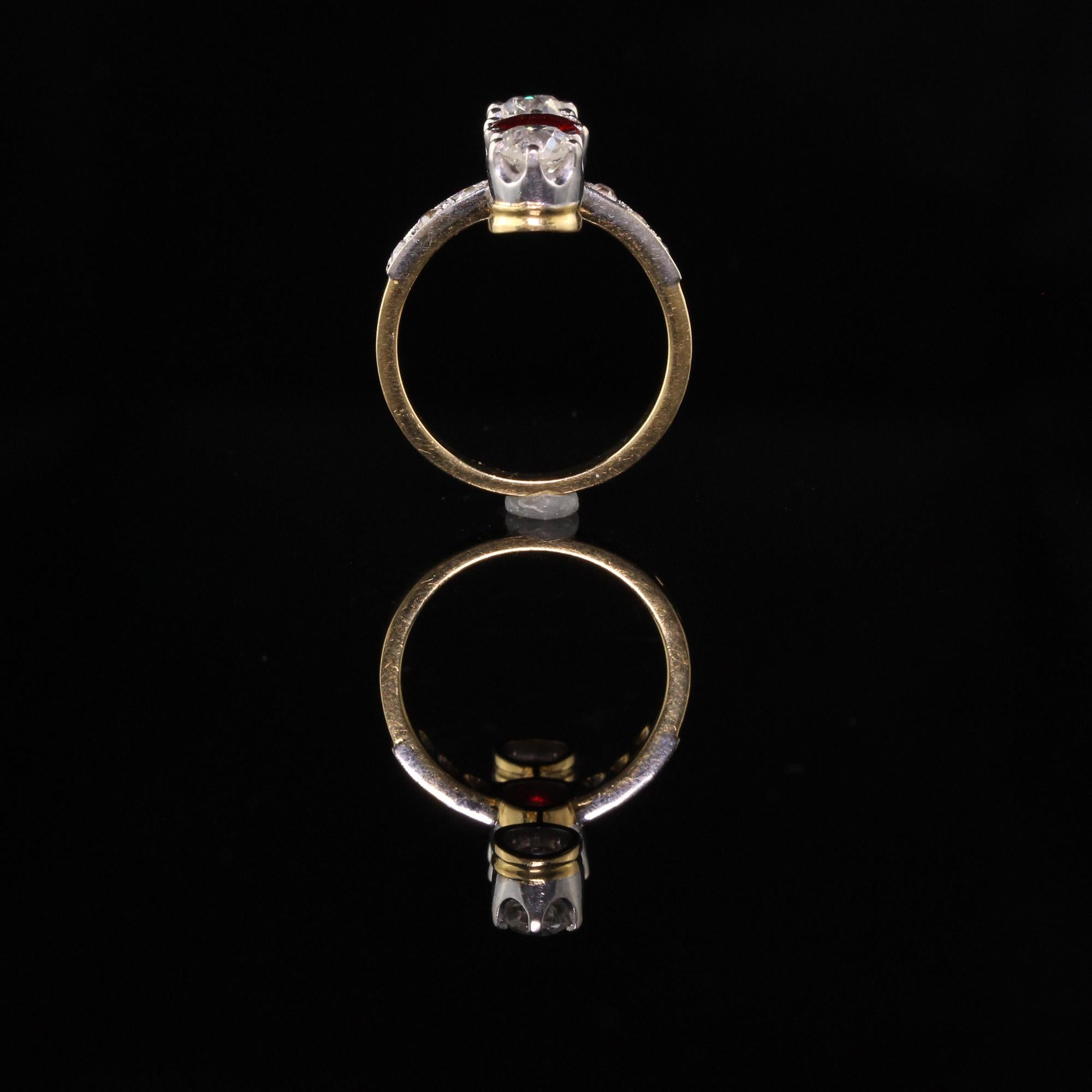 Antiguo anillo eduardiano francés de oro de 18 quilates con tres piedras de diamantes y rubíes en venta 1