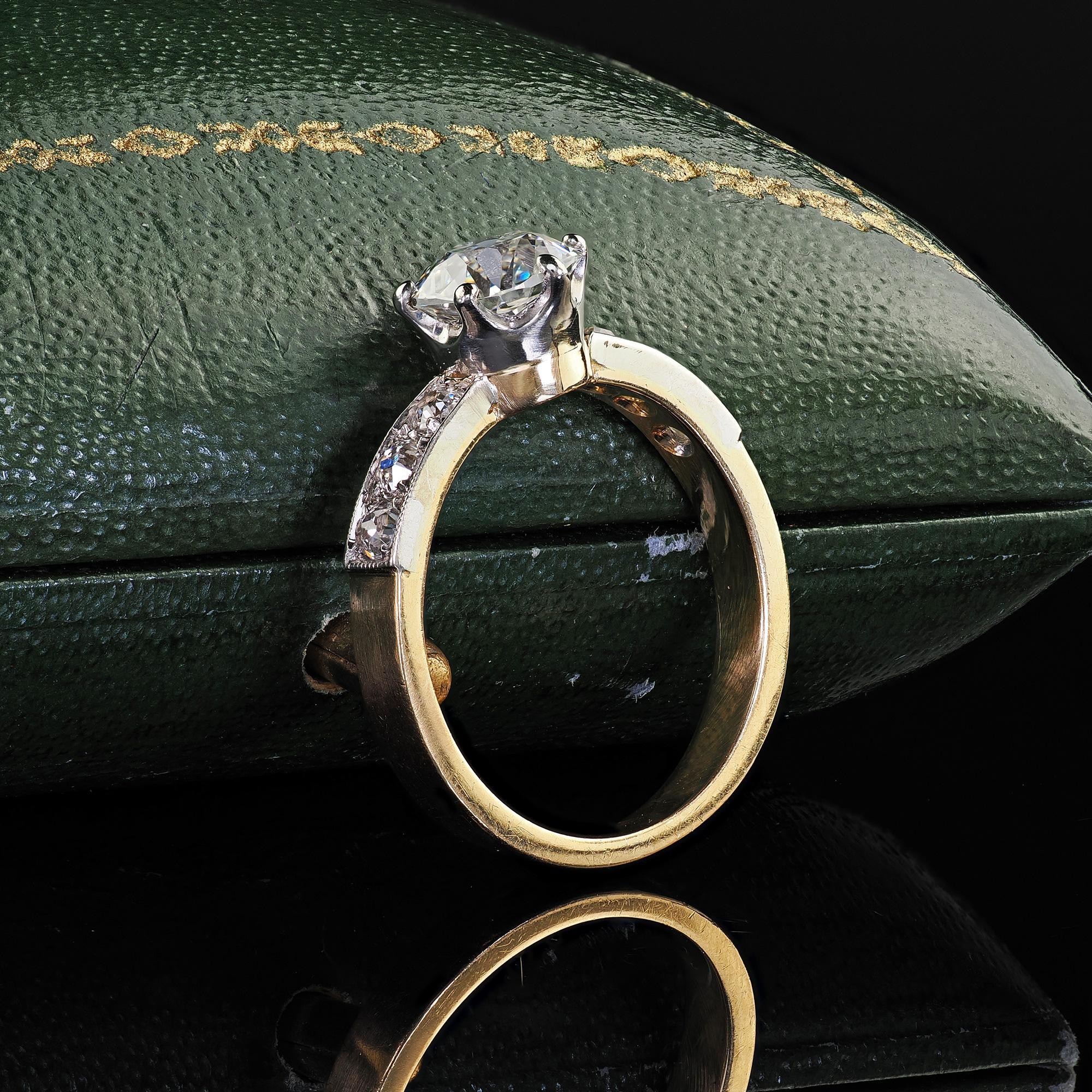 Anillo de compromiso de diamantes en oro amarillo de 18 quilates de la época eduardiana - GIA Eduardiano en venta