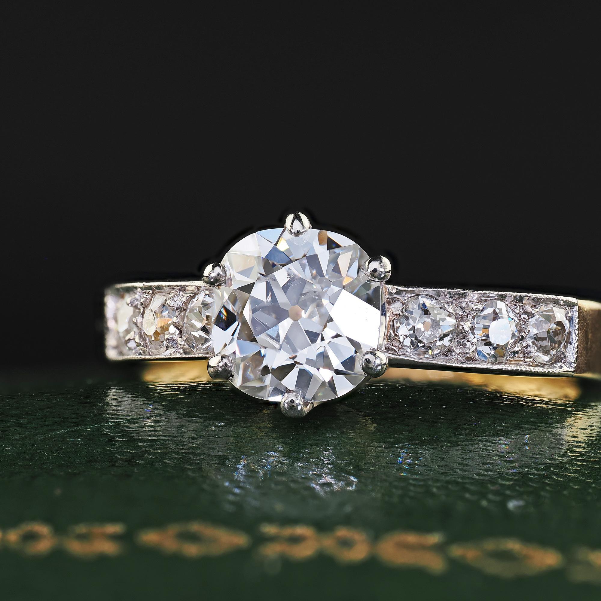 Anillo de compromiso de diamantes en oro amarillo de 18 quilates de la época eduardiana - GIA Talla antigua en venta