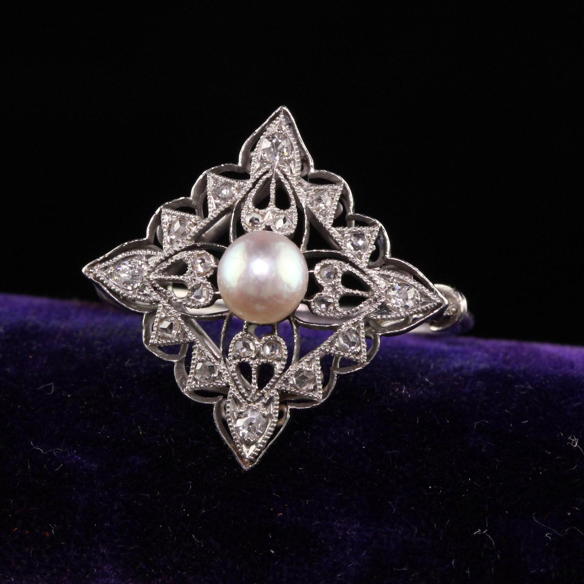 Schöne antike Edwardian Französisch Platin Rose Cut Diamond Pearl Ring. Dieser schöne Ring hat Rosenschliff und eine Perle in der Mitte eines Rings, der in Platin gefertigt ist. Auf dem Schaft befindet sich eine Eulenmarkierung, die darauf