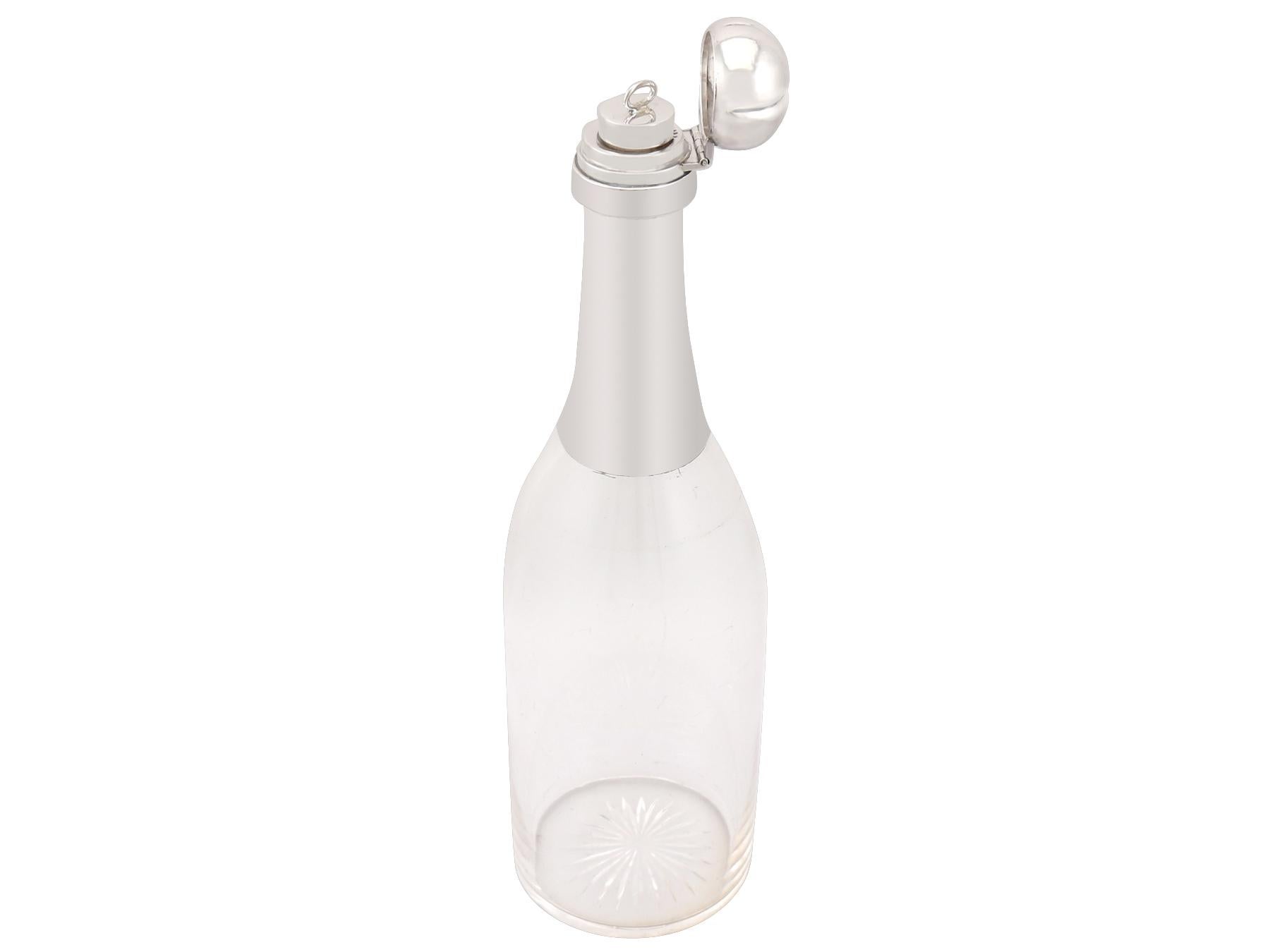 Edoardiano Decanter per bottiglie di champagne in vetro edoardiano e montati in argento massiccio in vendita