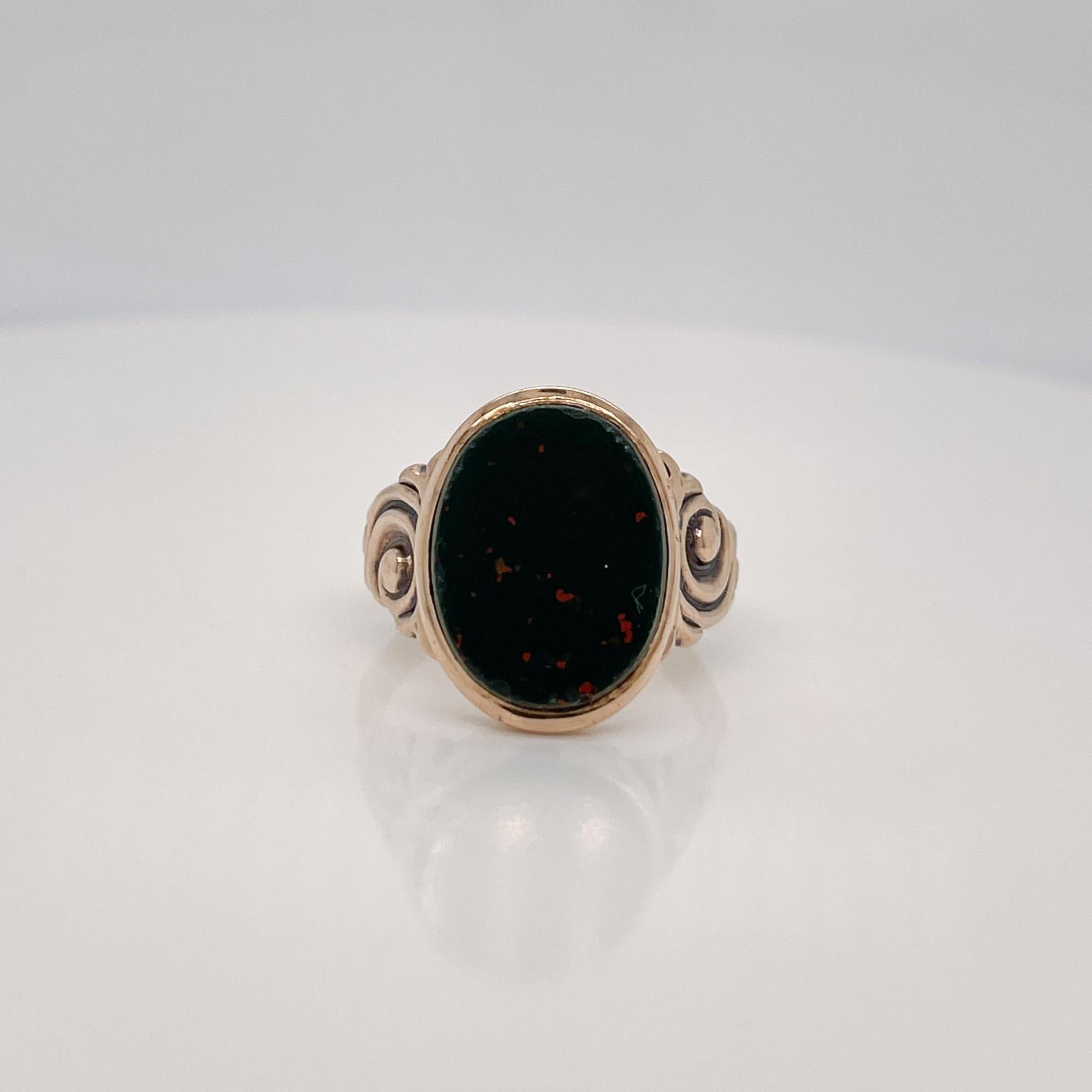Antique Edwardian Gold & Bloodstone Cabochon Signet Ring In Good Condition In Philadelphia, PA