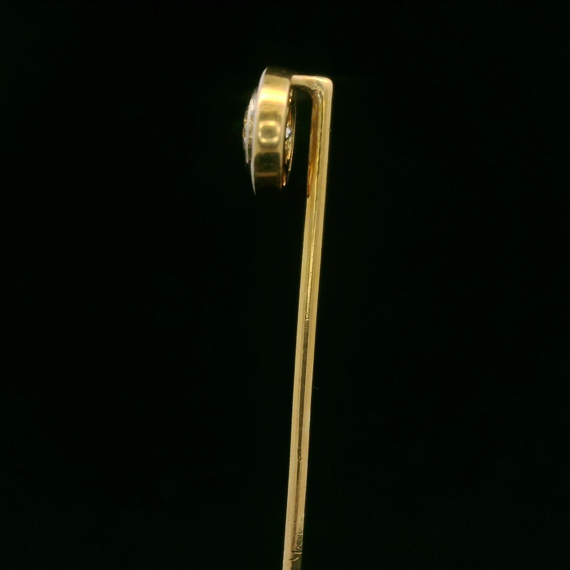 Taille vieille Europe Ancienne épingle à cible en or et platine de l'époque édouardienne, ornée d'un diamant vieilli et émaillée en vente