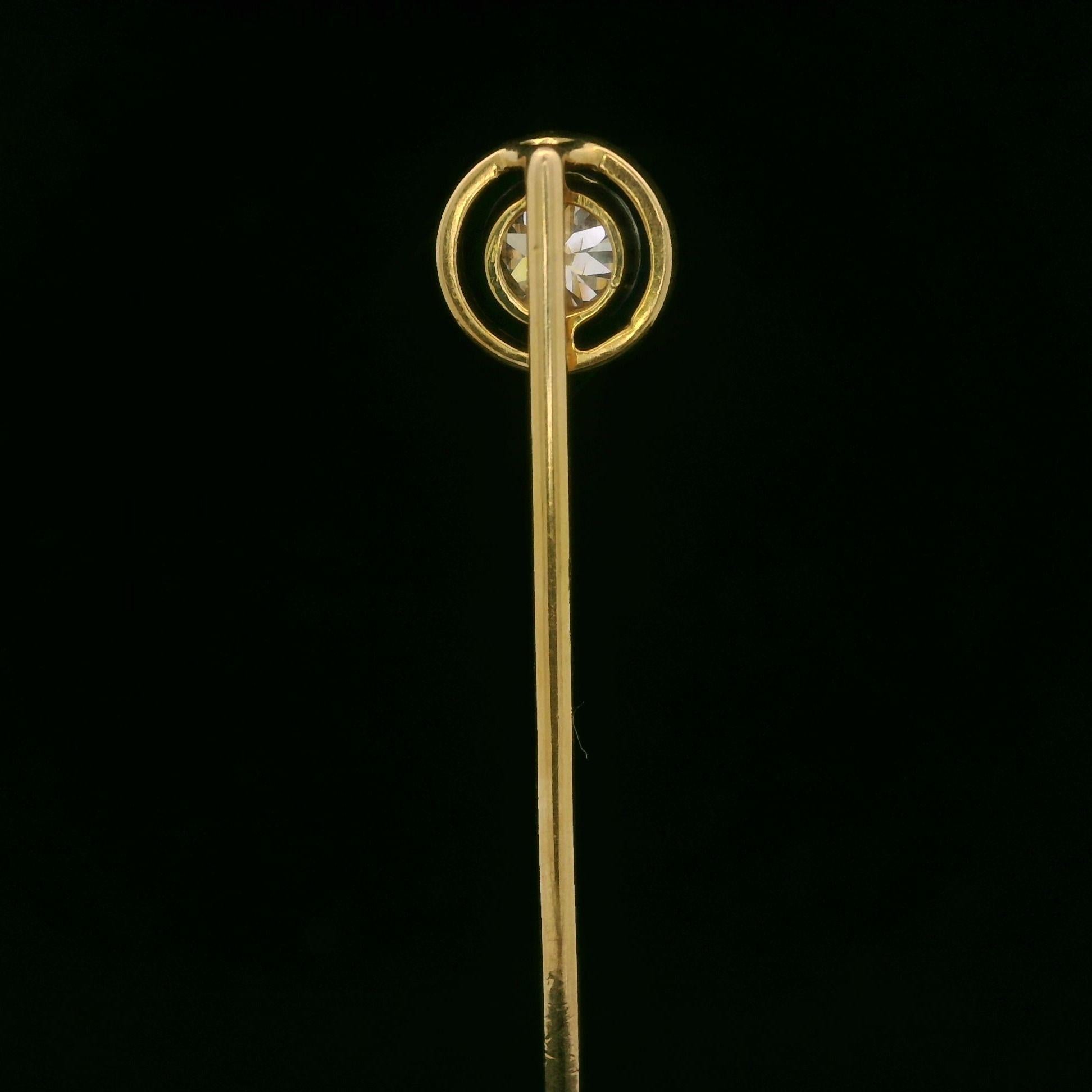 Ancienne épingle à cible en or et platine de l'époque édouardienne, ornée d'un diamant vieilli et émaillée Bon état - En vente à Montclair, NJ