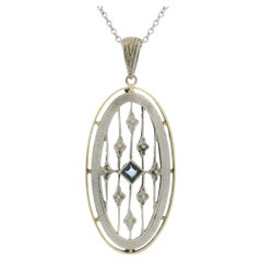 Collana con ciondolo a catena in oro e platino con pietre blu e grani antichi