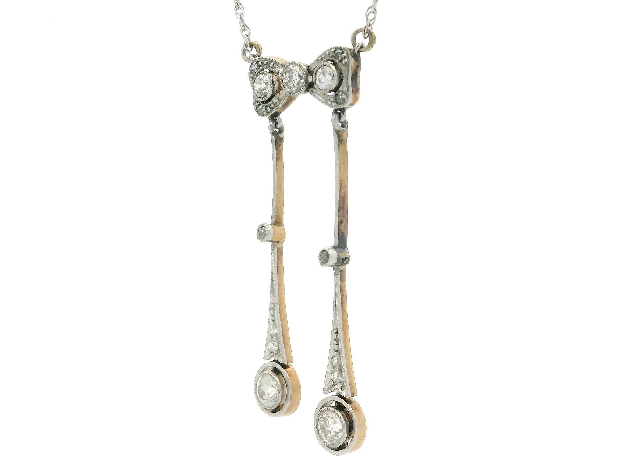 Collier pendentif lavallière édouardien ancien en or et platine avec ruban de diamants en vente 5