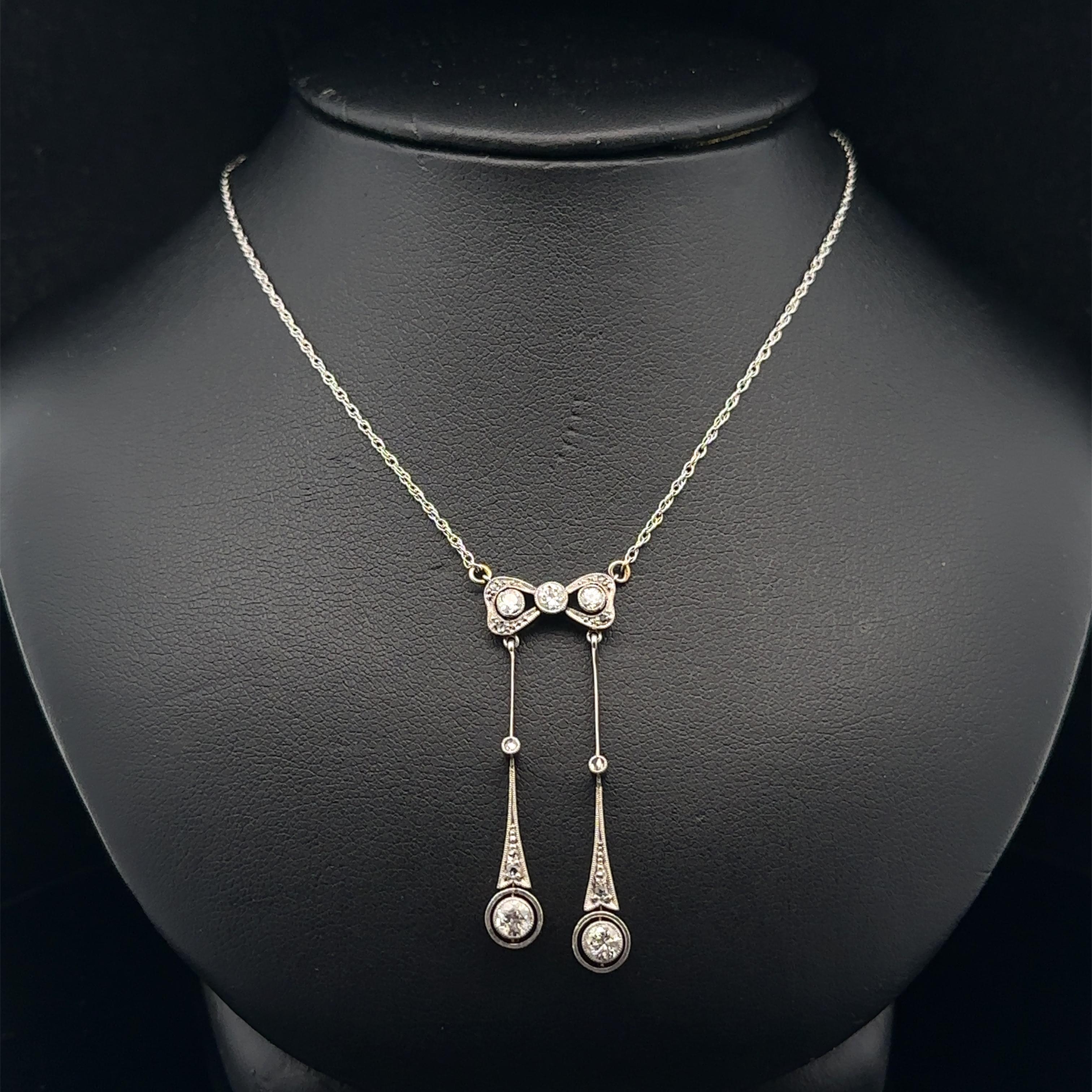 Collier pendentif lavallière édouardien ancien en or et platine avec ruban de diamants en vente 7
