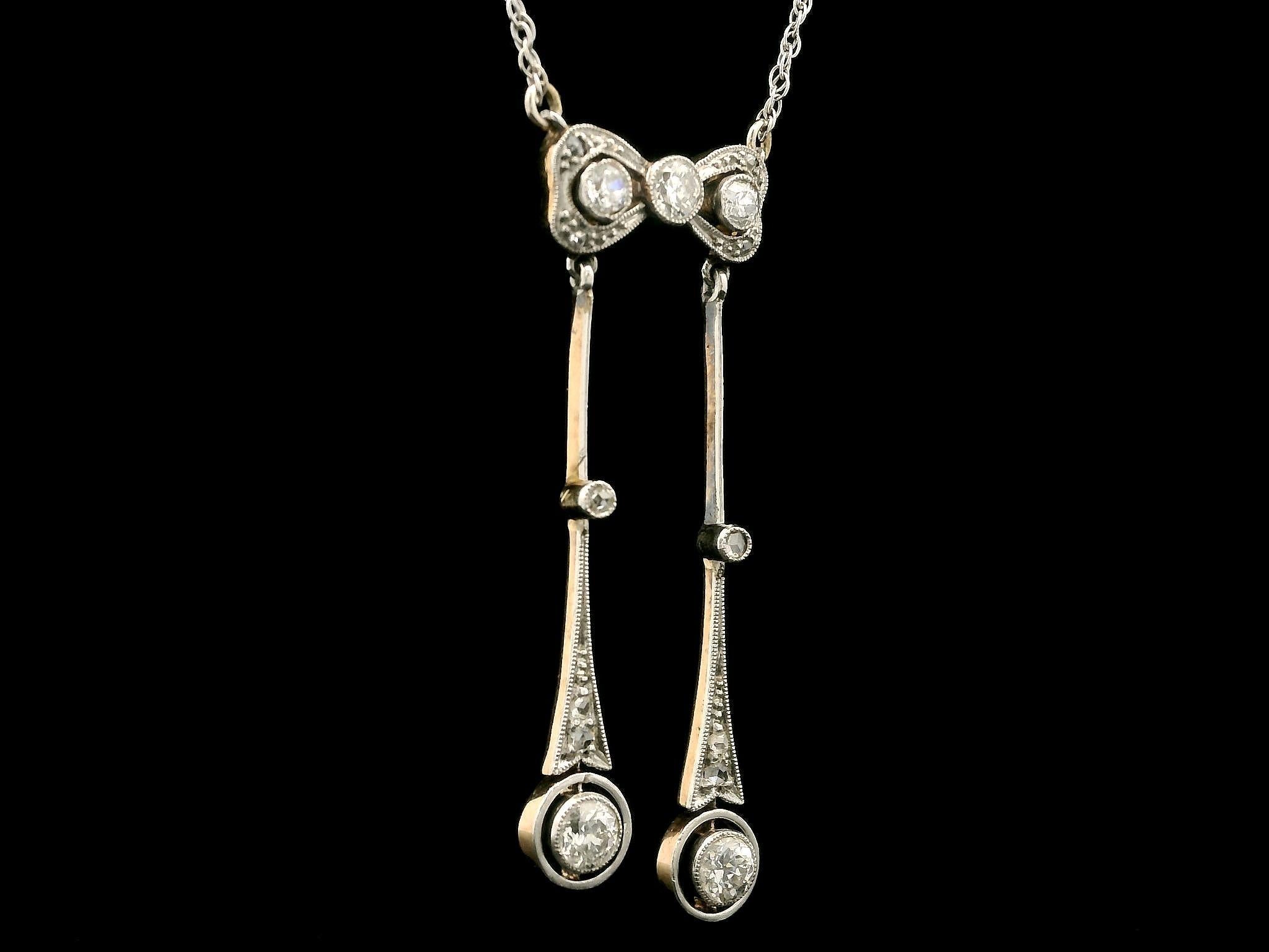 Collier pendentif lavallière édouardien ancien en or et platine avec ruban de diamants en vente 1