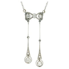 Collier pendentif lavallière édouardien ancien en or et platine avec ruban de diamants