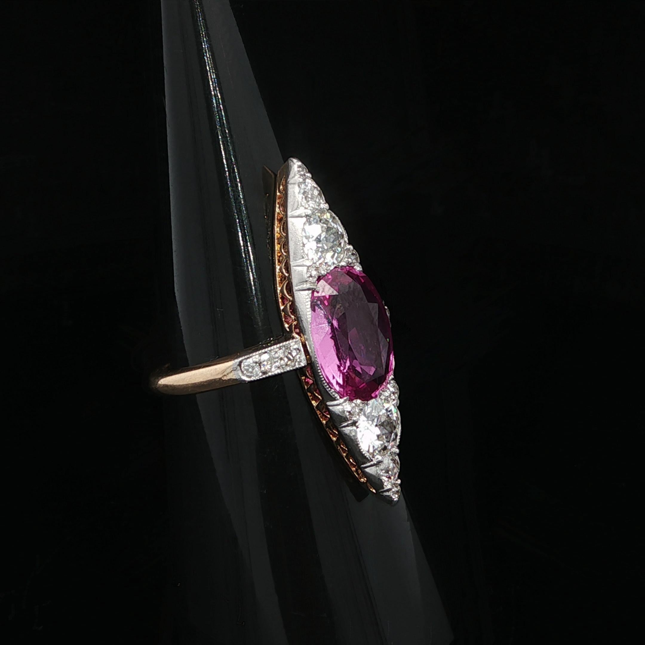 Bague ancienne édouardienne en or et platine, saphir rose, diamant et longue navette en vente 5