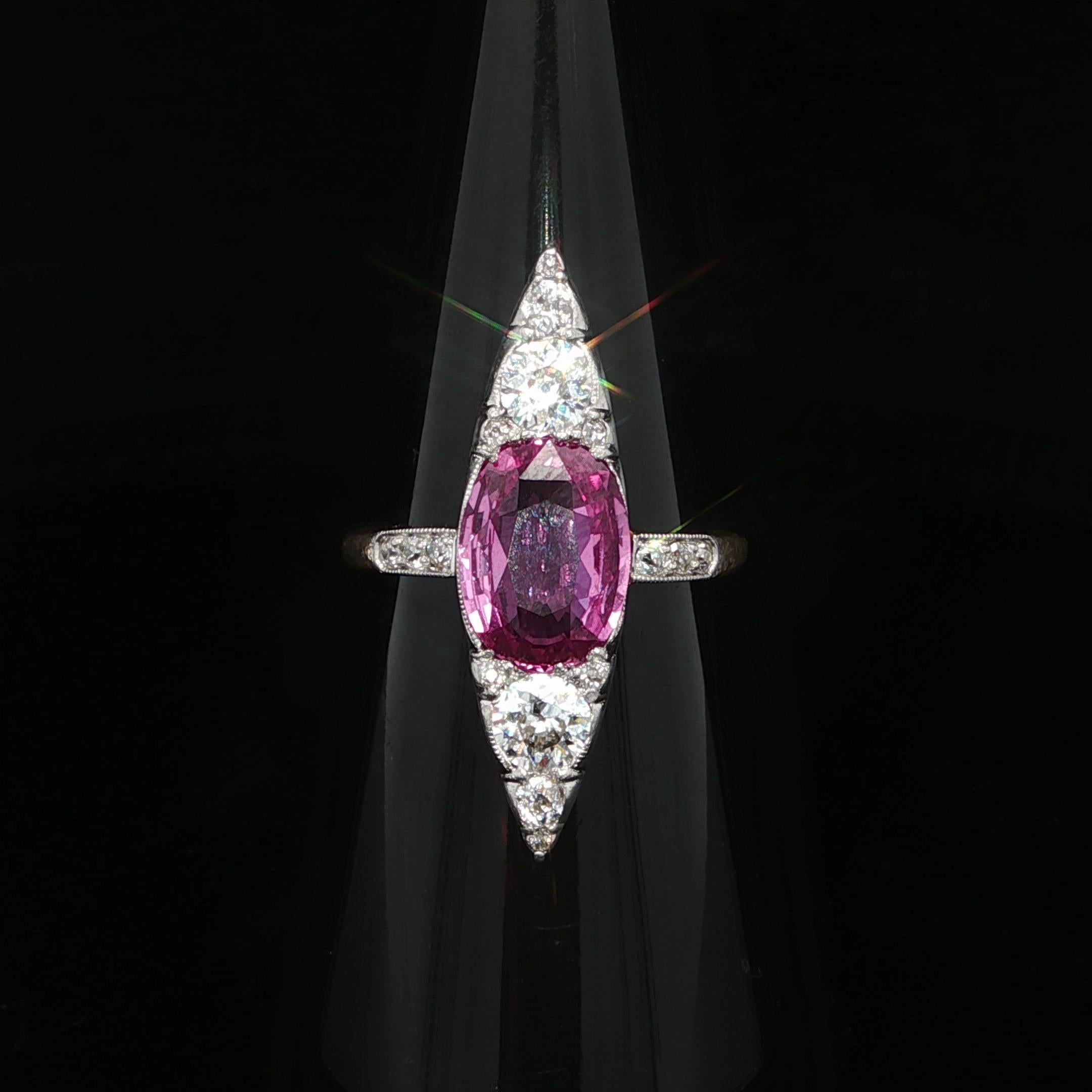 Bague ancienne édouardienne en or et platine, saphir rose, diamant et longue navette en vente 9