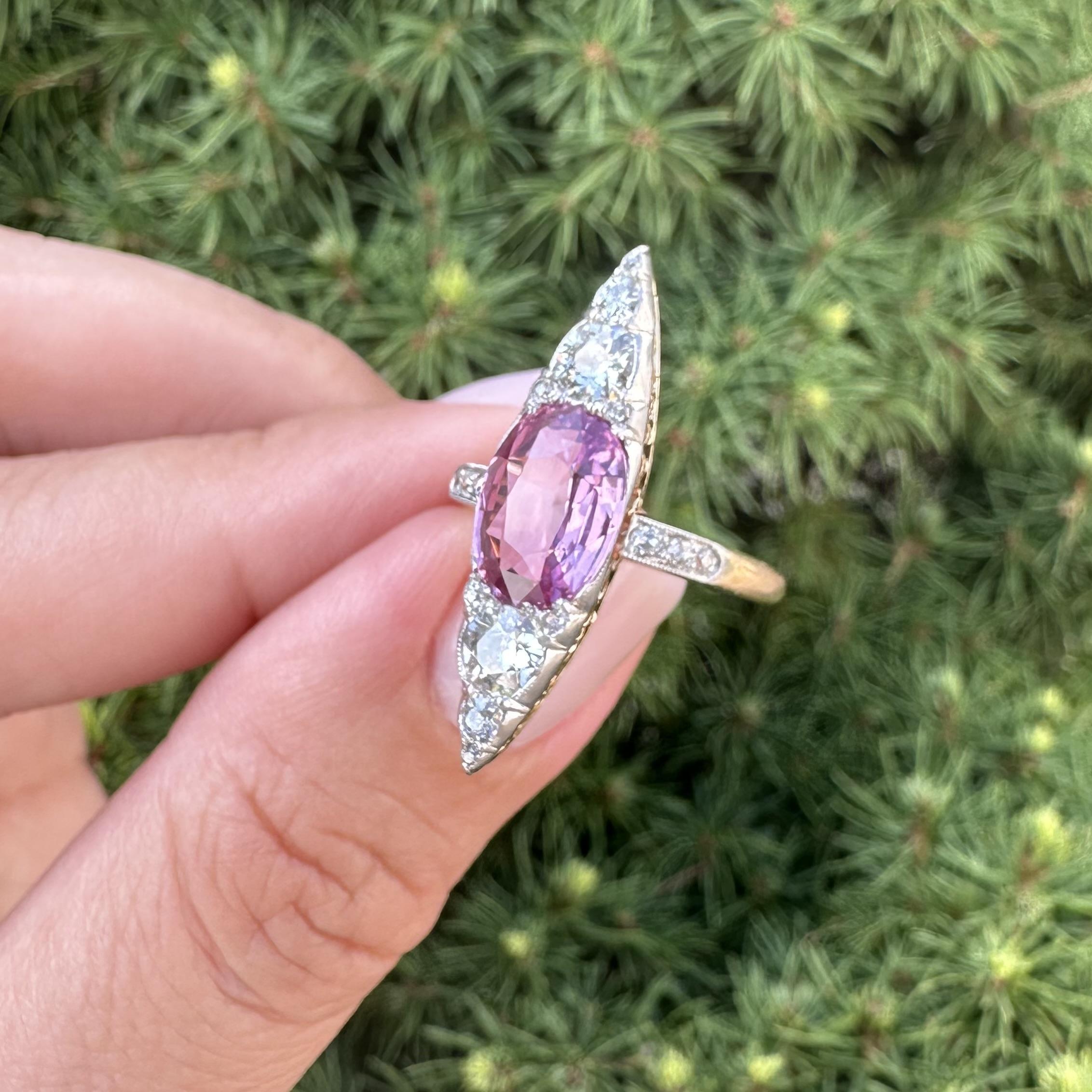 Édouardien Bague ancienne édouardienne en or et platine, saphir rose, diamant et longue navette en vente