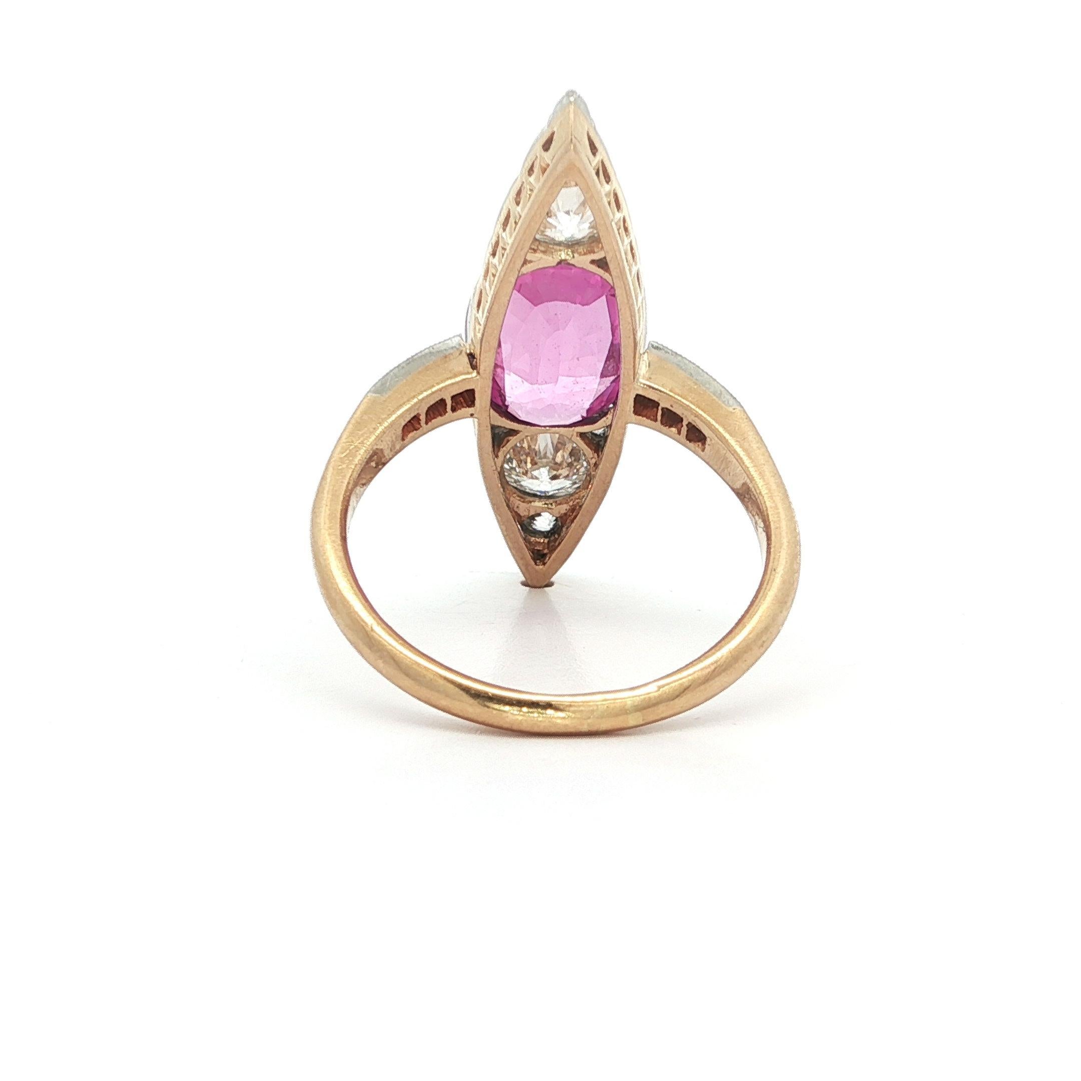 Bague ancienne édouardienne en or et platine, saphir rose, diamant et longue navette Pour femmes en vente