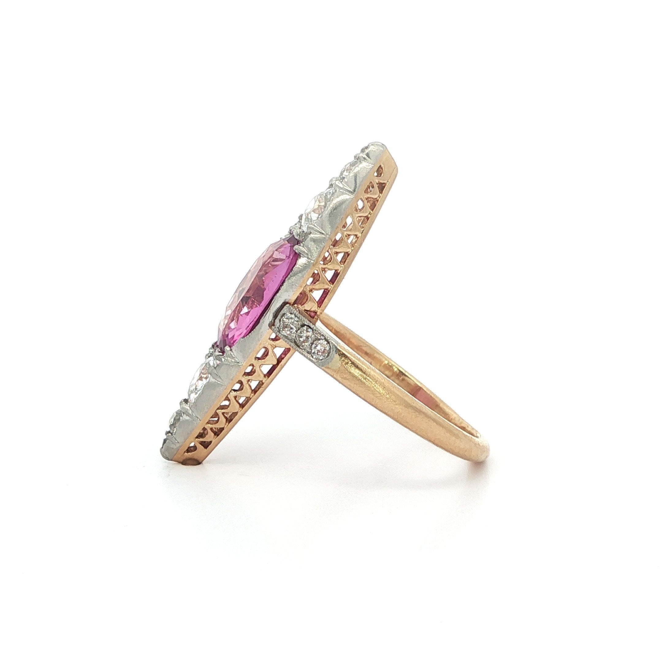 Bague ancienne édouardienne en or et platine, saphir rose, diamant et longue navette en vente 1