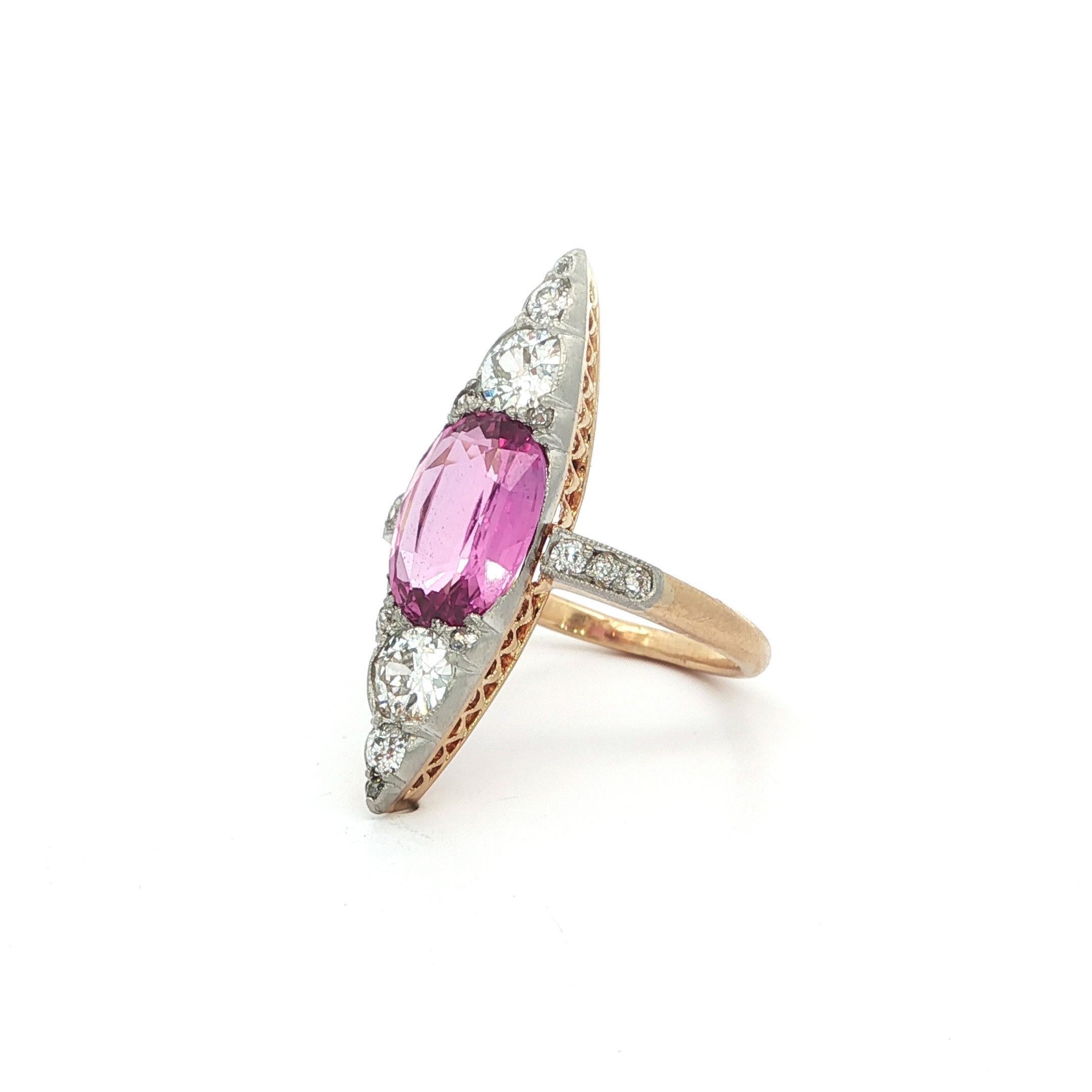 Bague ancienne édouardienne en or et platine, saphir rose, diamant et longue navette en vente 2