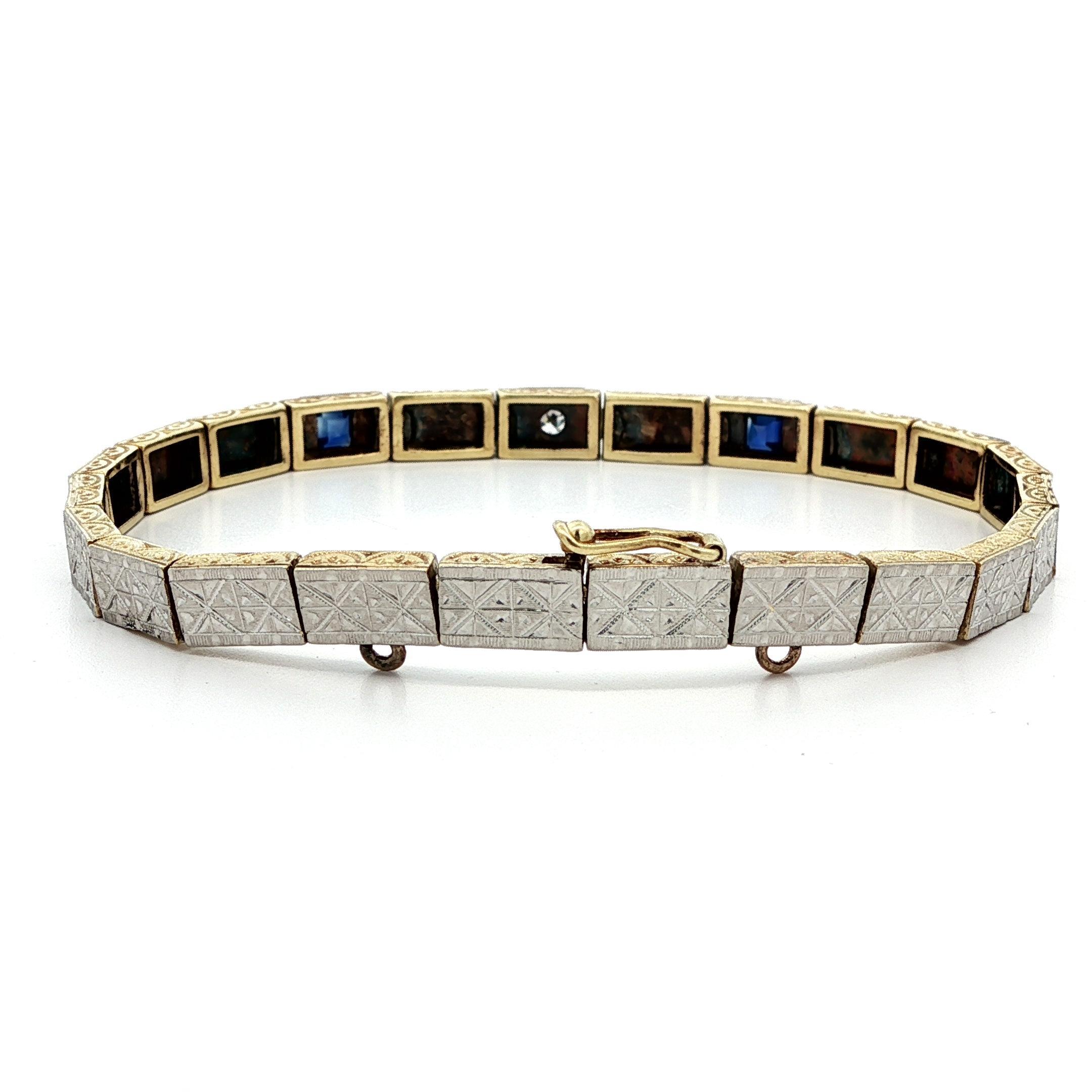 Taglio antico europeo Antico bracciale edoardiano in oro e platino con zaffiro e diamante inciso a mano in vendita