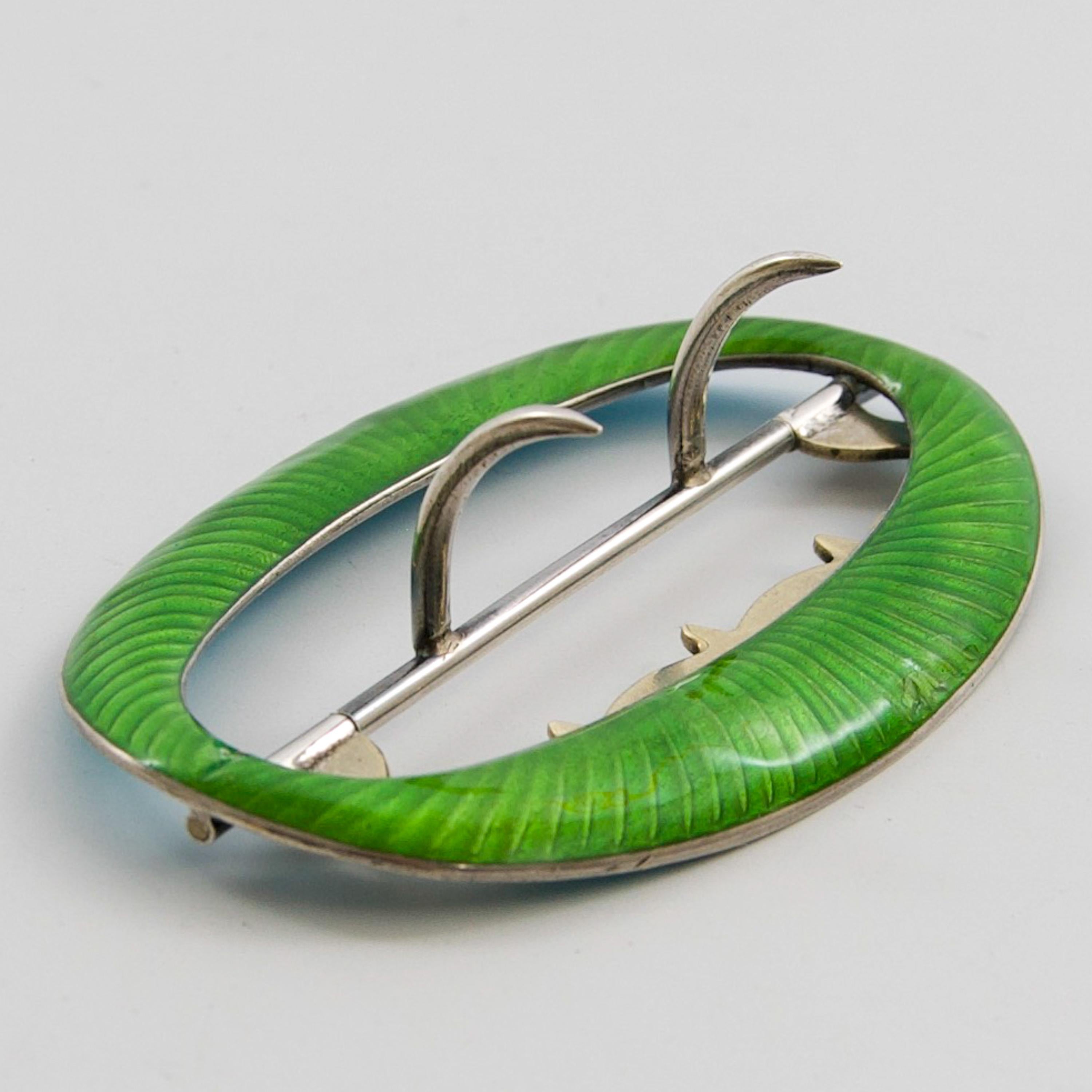 Antique Edwardian Green Guilloché Enamel Sterling Silver Oval Belt Buckle In Good Condition For Sale In Rotterdam, NL