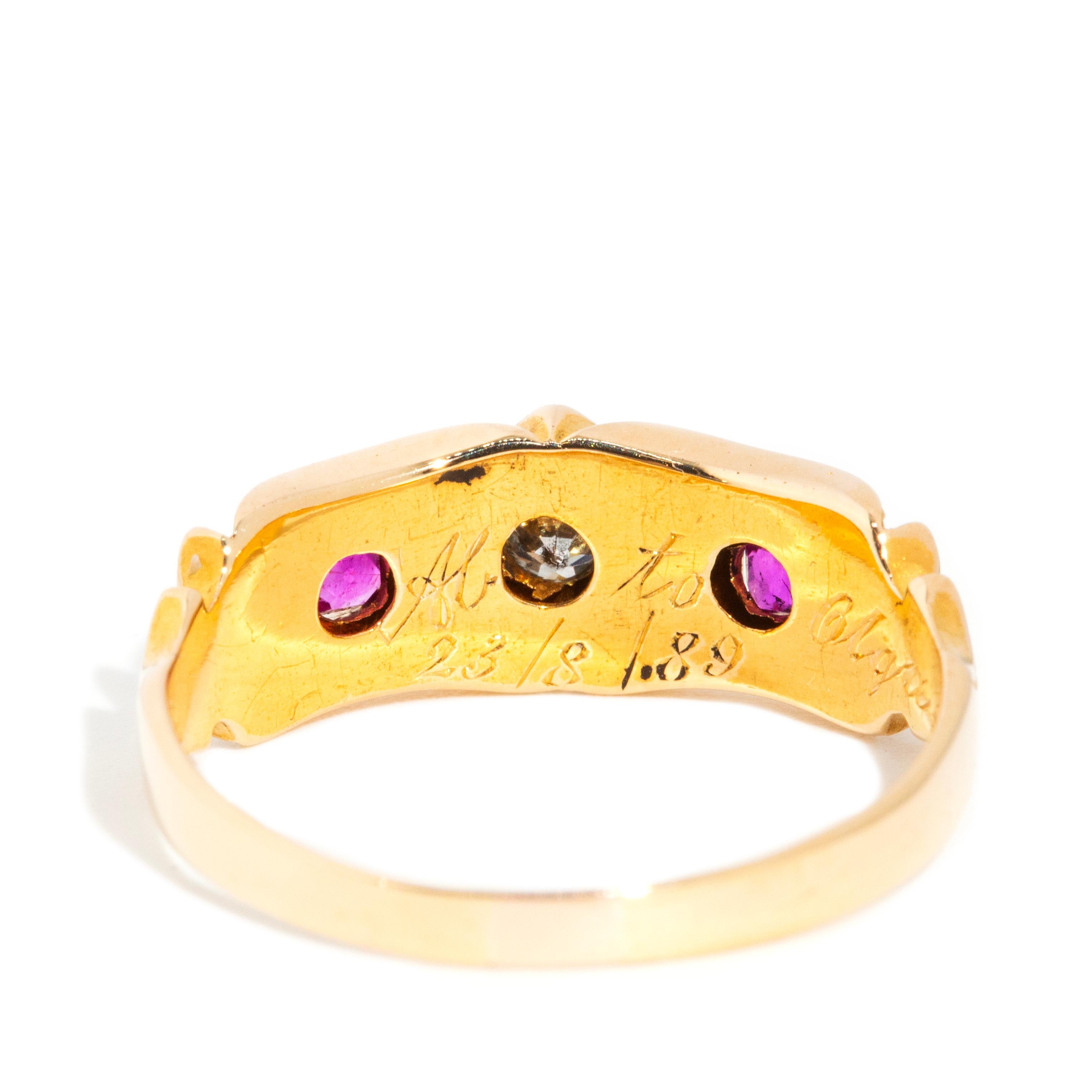 Antiguo anillo eduardiano de oro de 20 quilates con diamantes y rubíes de talla europea en venta 2