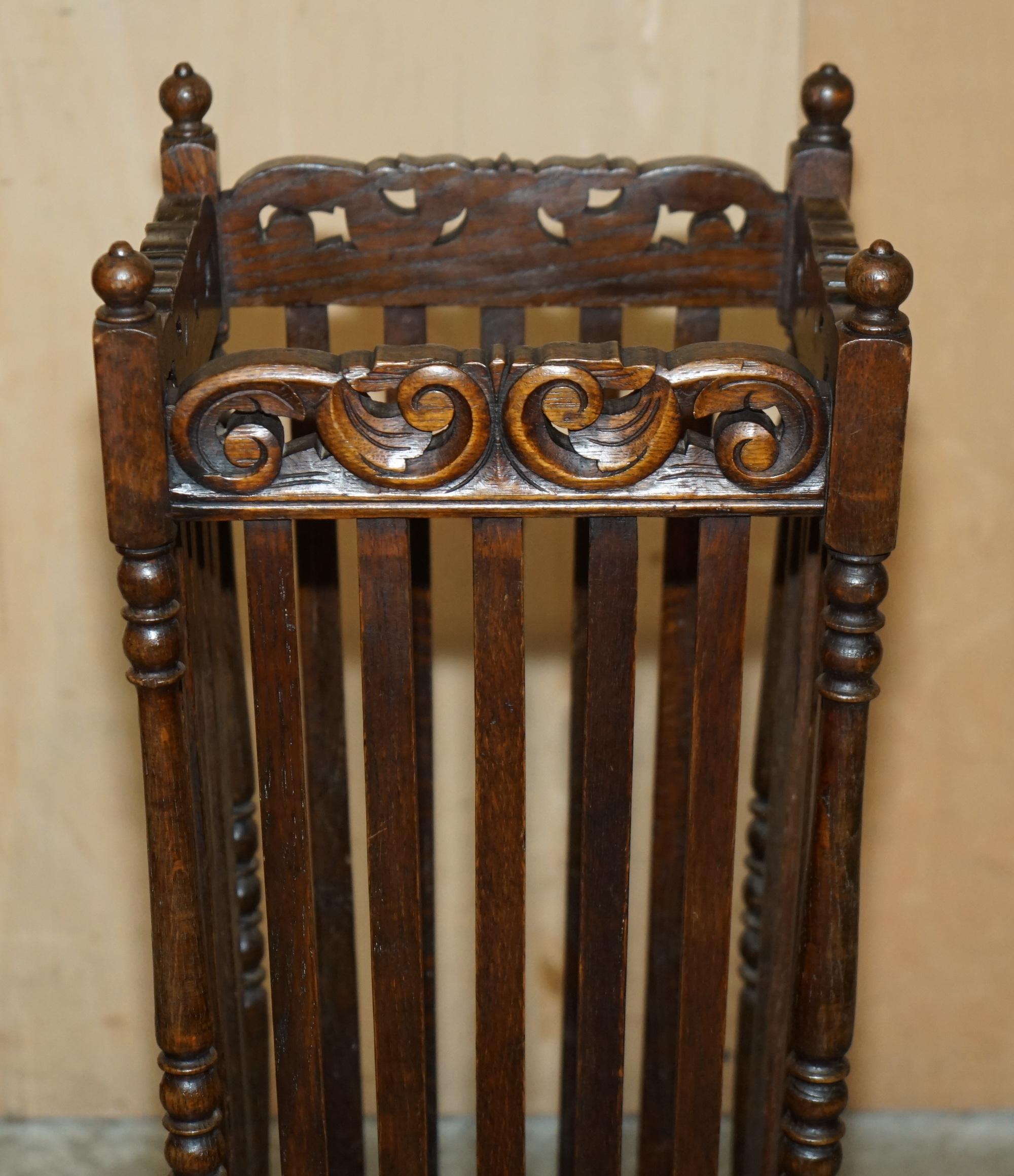 ANTIQUE EDWARDIAN HAND CARVED ENGLISH OAK WALKING STiCK OR UMBRELLA STAND (Englisch) im Angebot