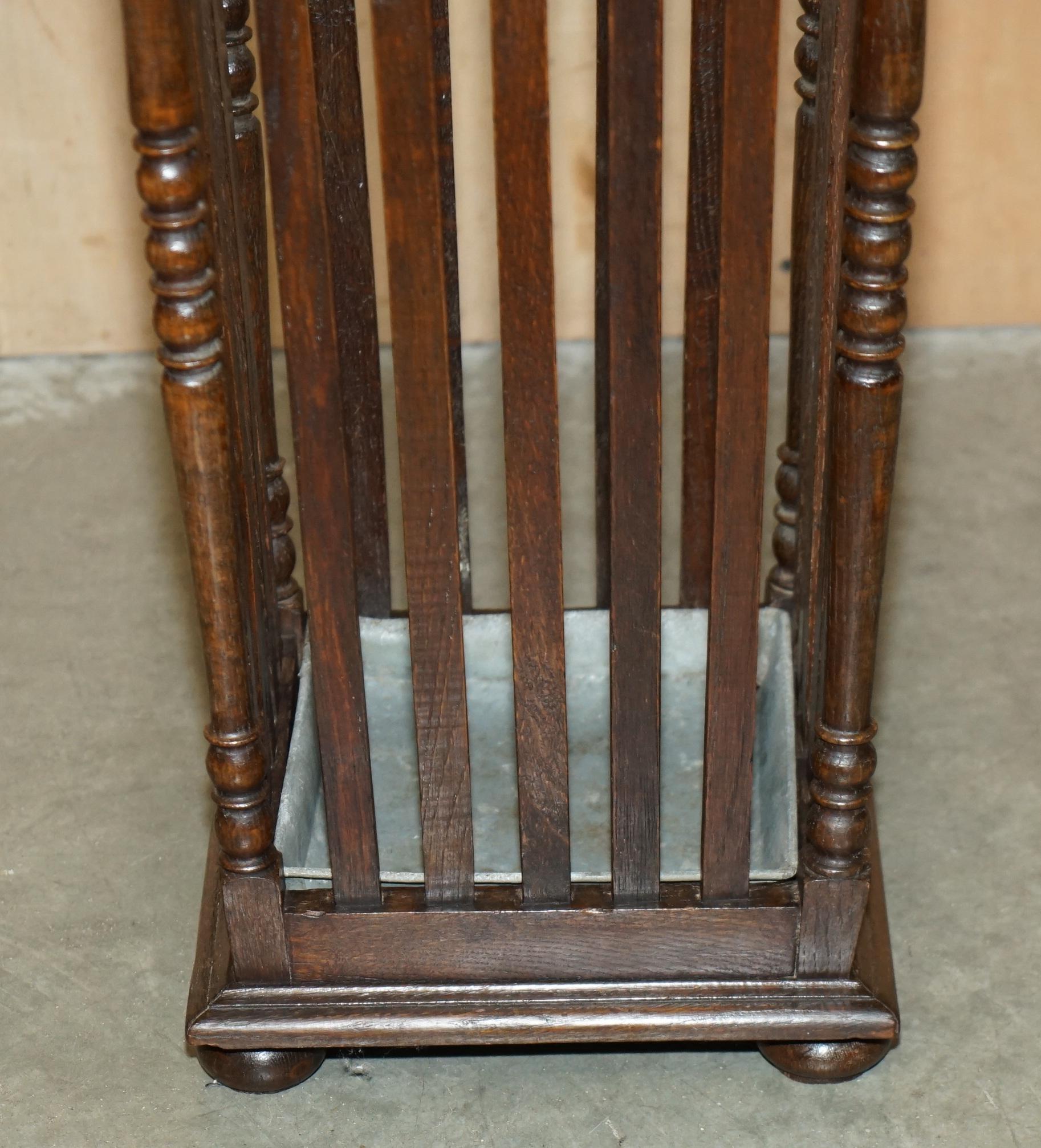 ANTIQUE EDWARDIAN HAND CARVED ENGLISH OAK WALKING STiCK OR UMBRELLA STAND (Handgefertigt) im Angebot