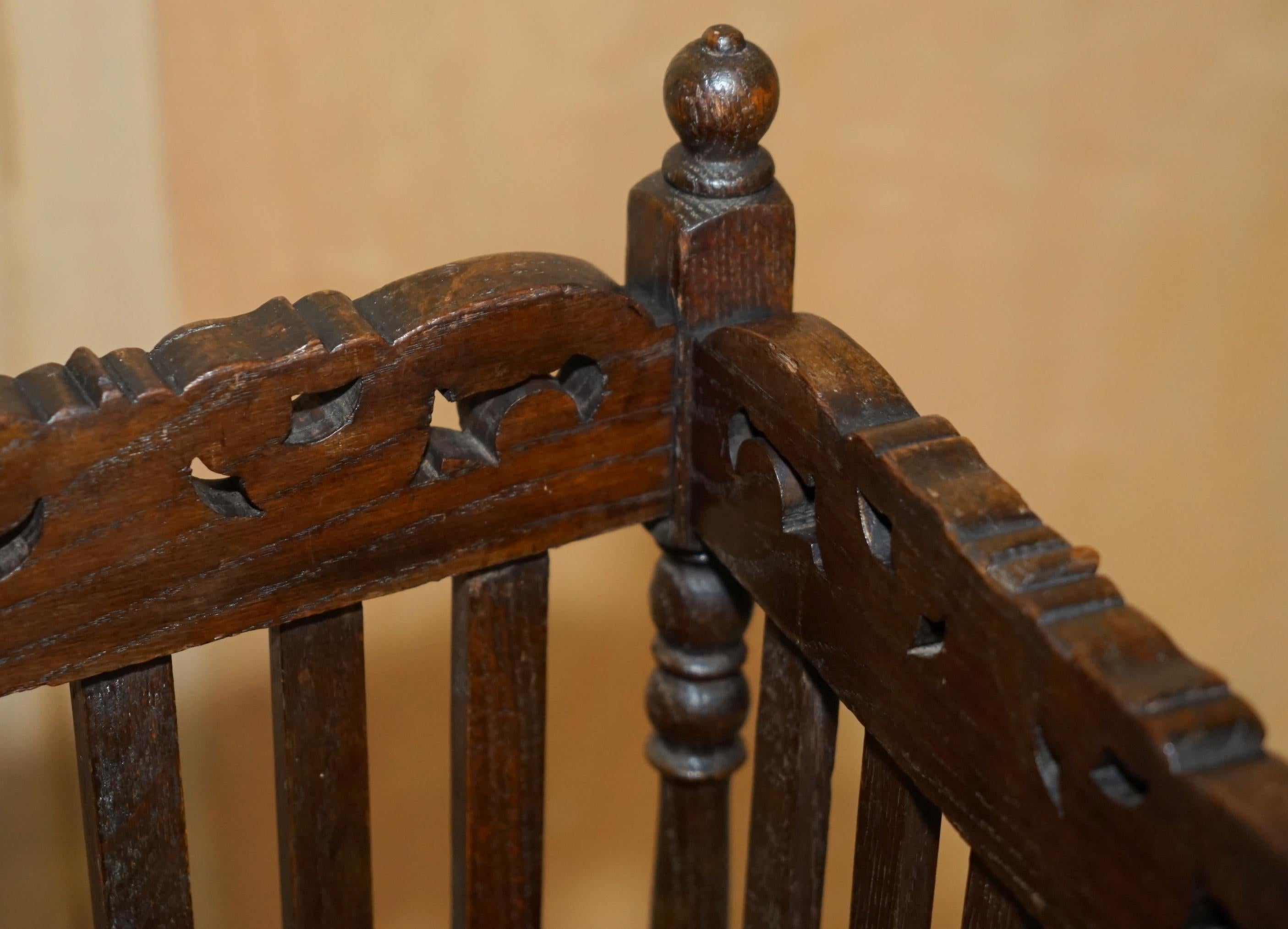 ANTIQUE EDWARDIAN HAND CARVED ENGLISH OAK WALKING STiCK OR UMBRELLA STAND (Frühes 20. Jahrhundert) im Angebot
