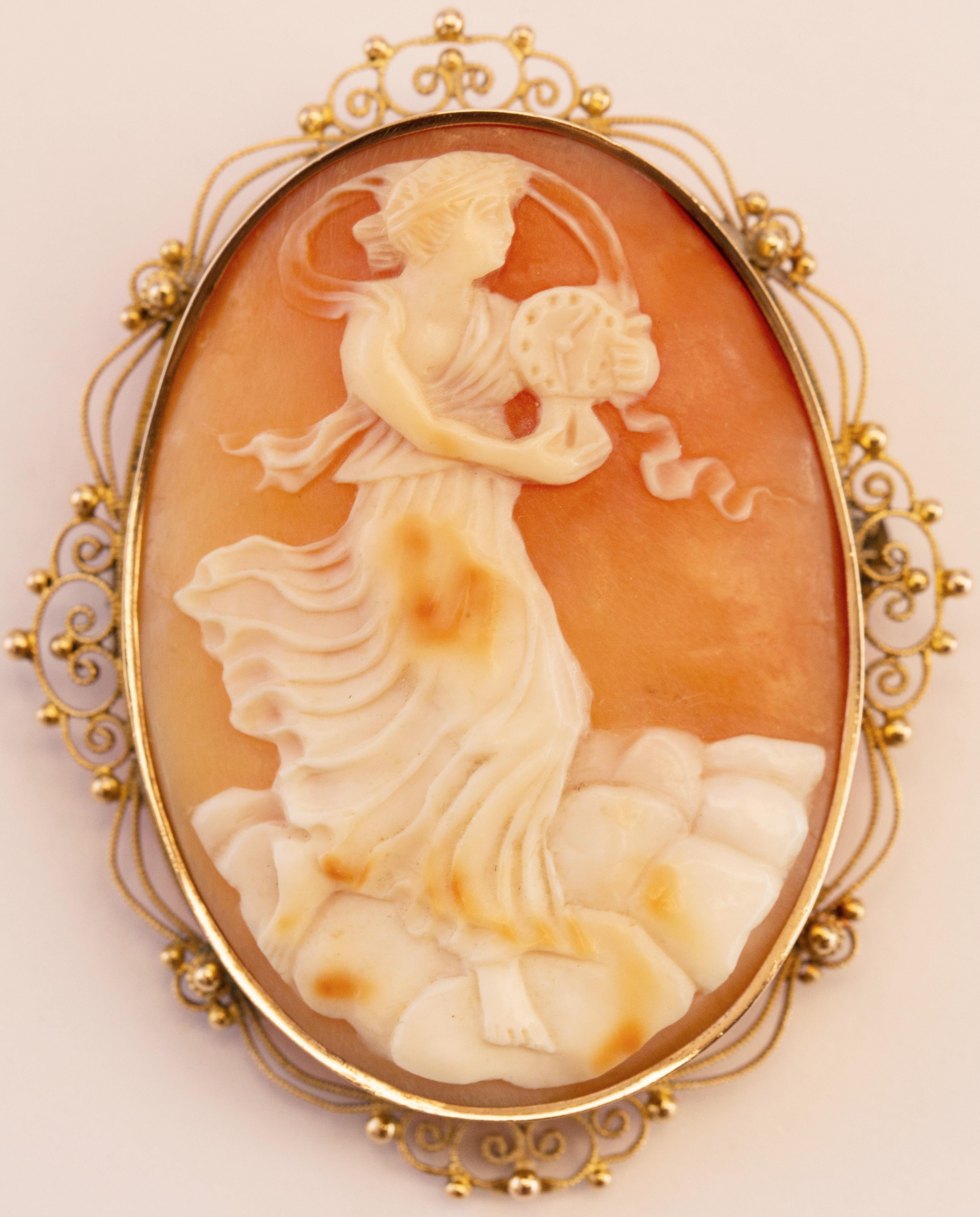 Antique Edwardian Hand Carved Shell Cameo Brooch in 14 Karat Yellow Gold Frame 3