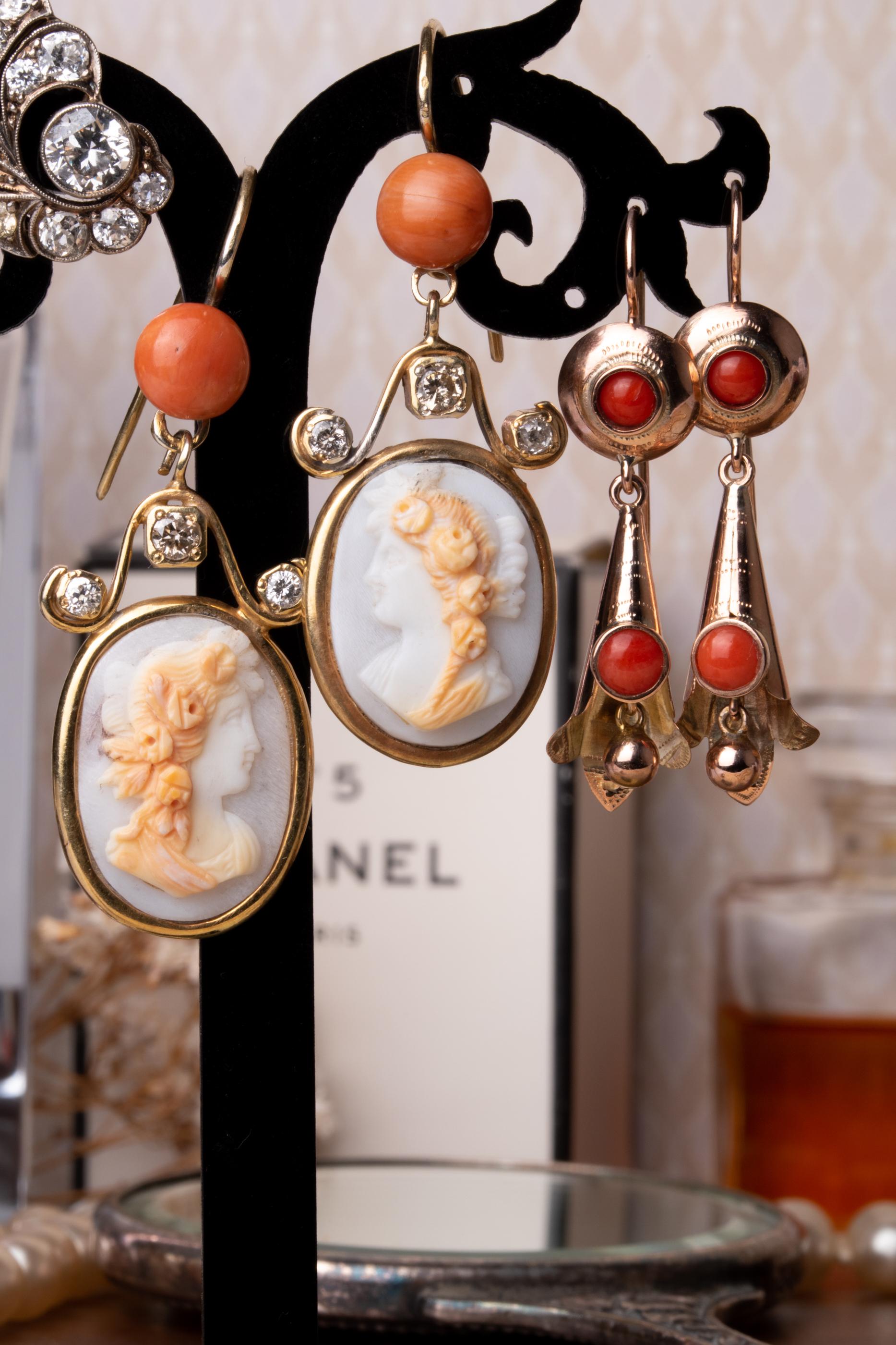 Antique Edwardian Hard Stone Cameo Earrings, Antique Coral and Diamond Earrings In Excellent Condition In Rottedam, NL